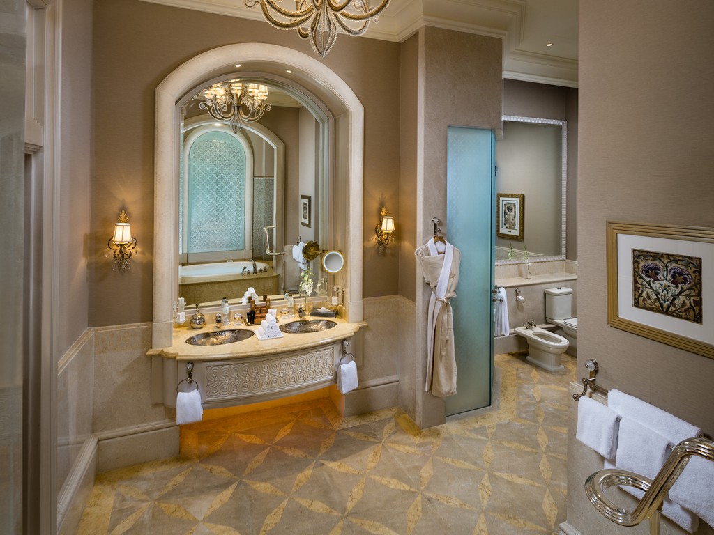 1 Bedroom Palace Suite With Balcony