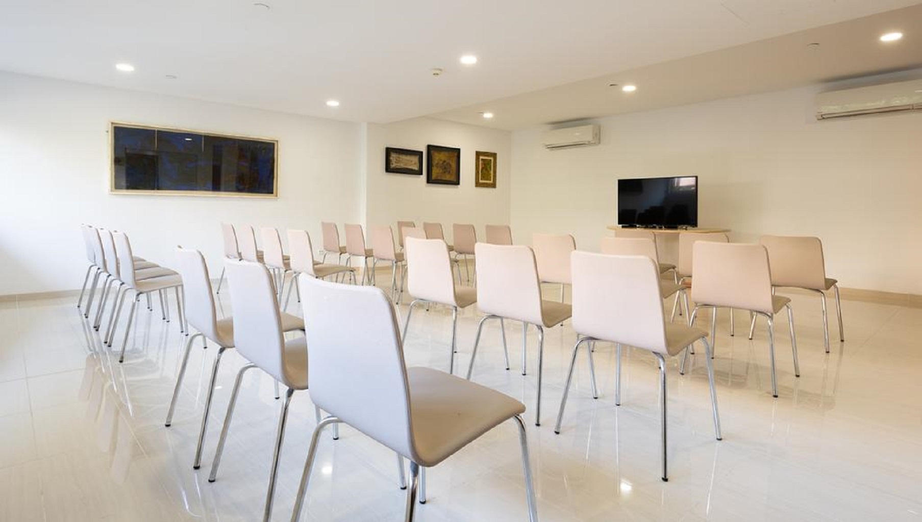 MICE (servicii de organizare de întâlniri, conferințe, alte evenimente)