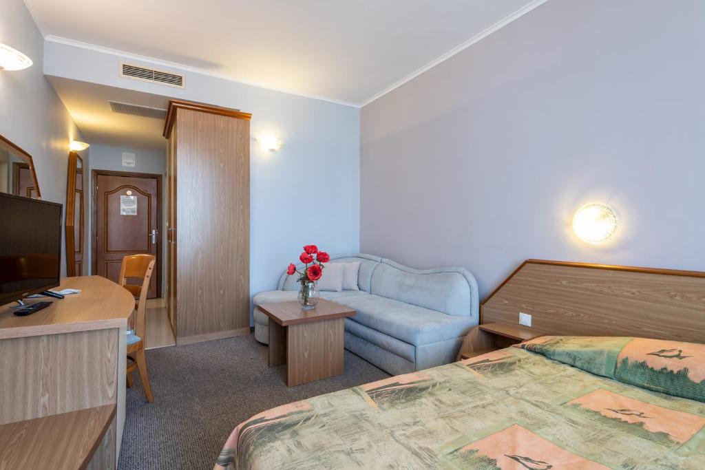 DOUBLE STANDARD ROOM