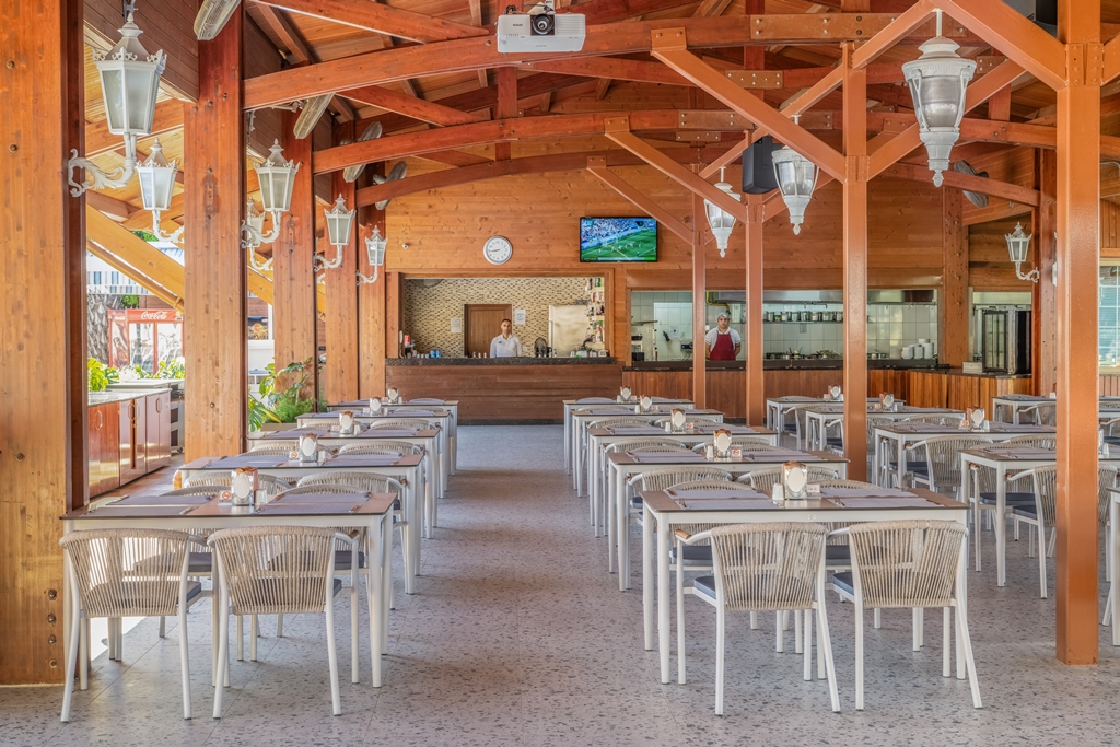 SNACK RESTAURANT