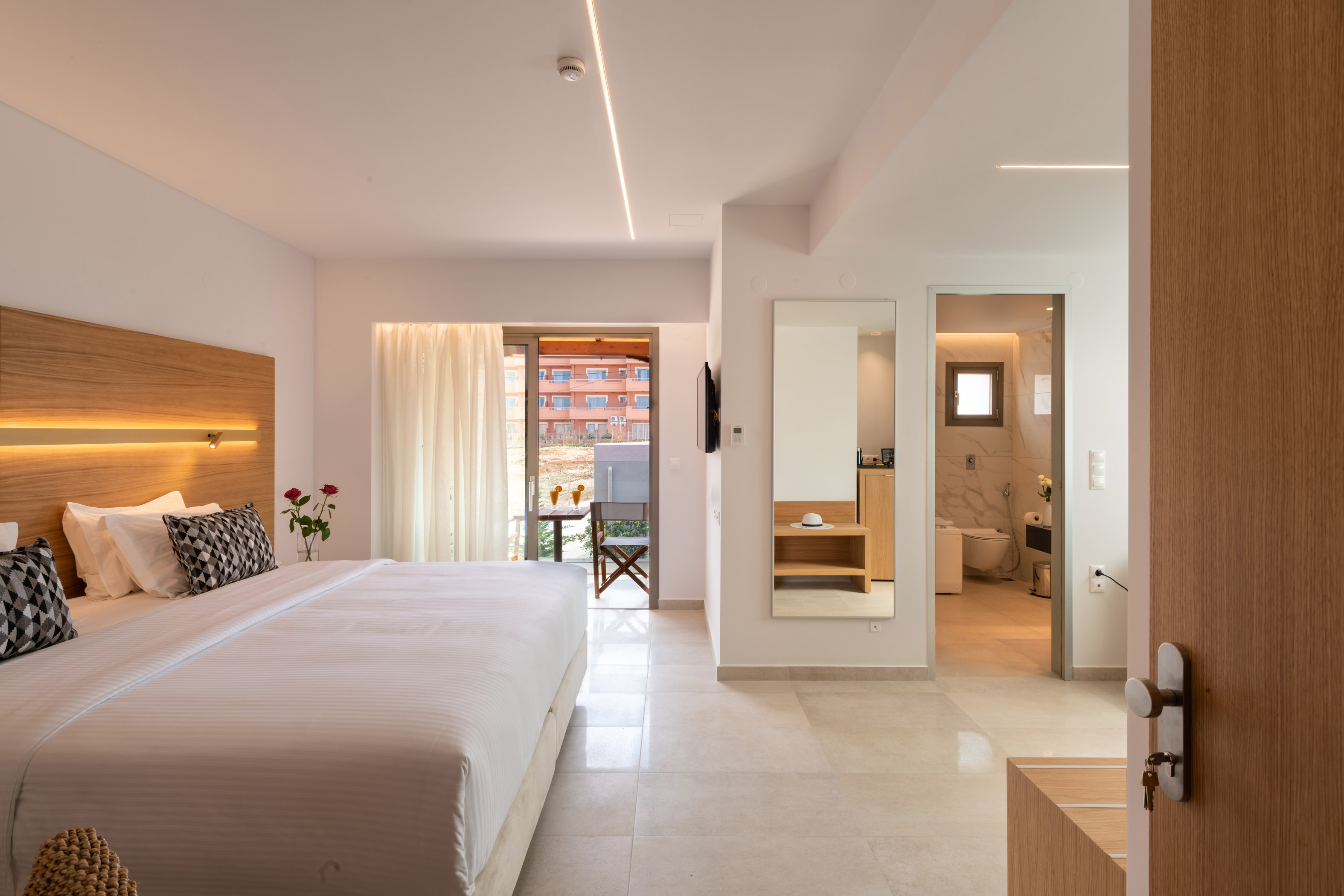 White Deluxe Suite Garden View