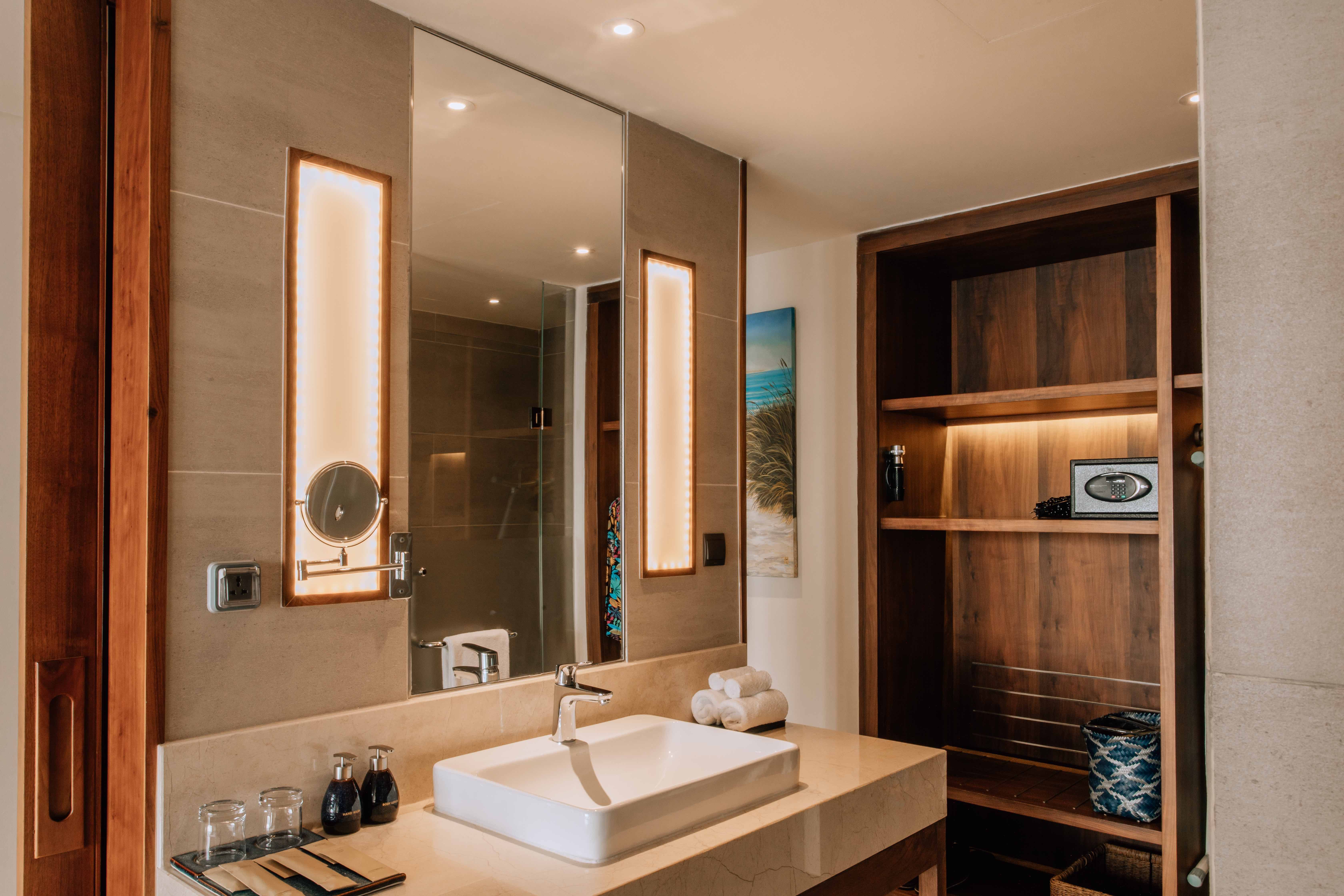 EXECUTIVE SUITE WITH BALCONY