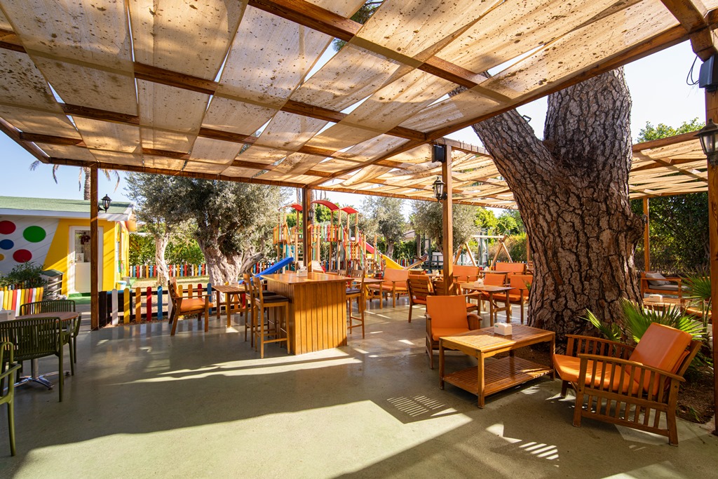SNACK RESTAURANT