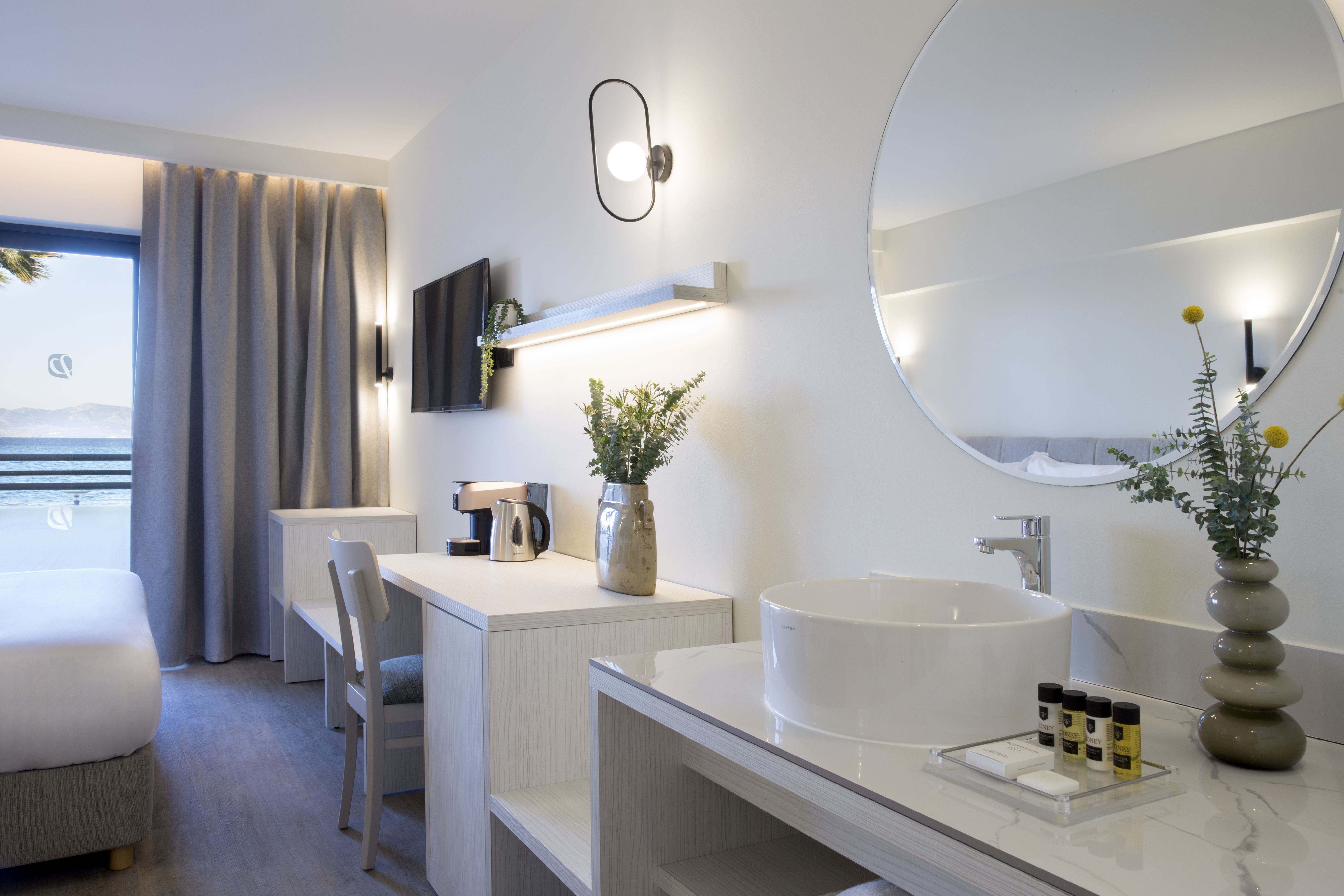 DELUXE SEA VIEW ROOM