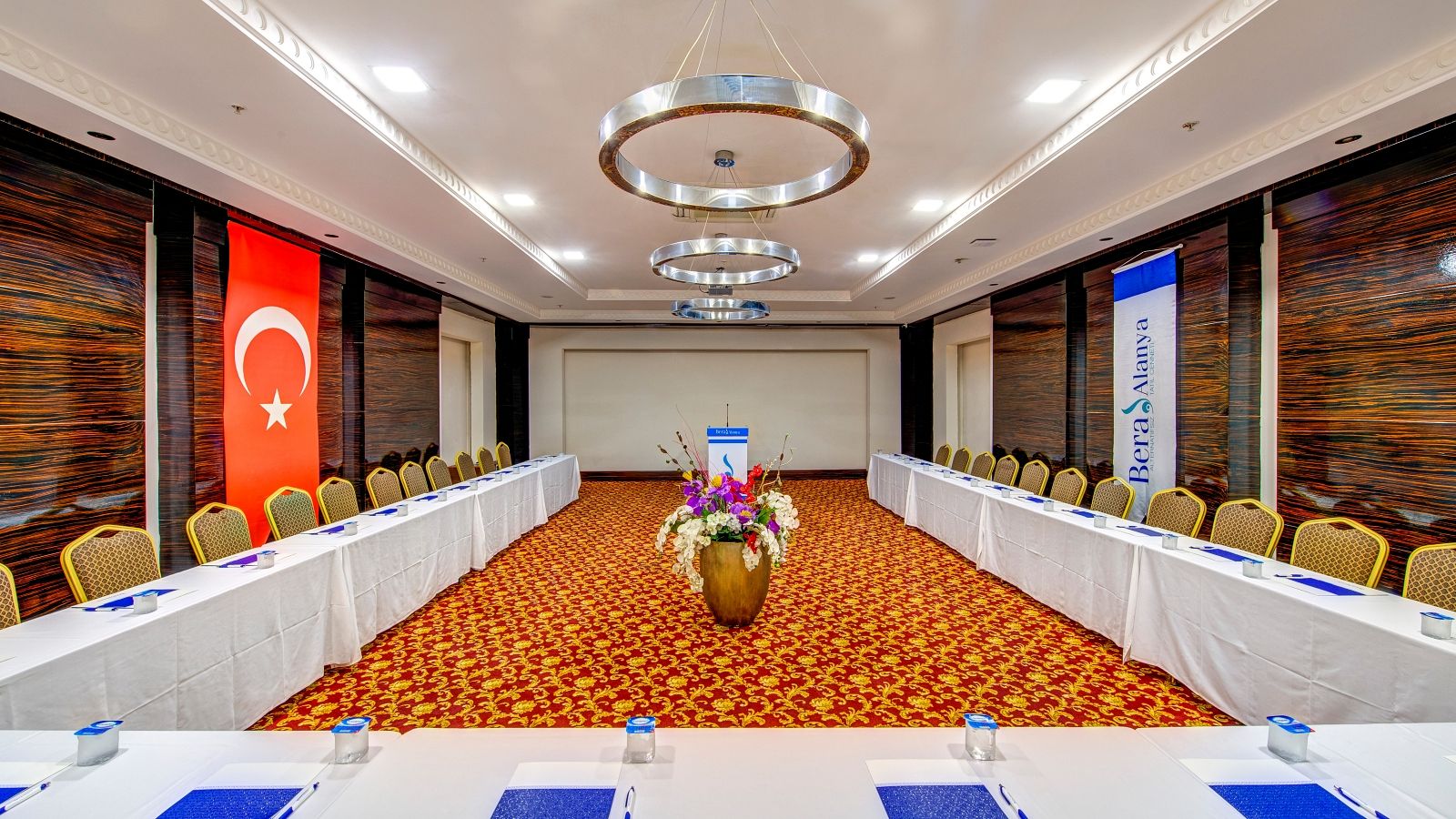 MICE (servicii de organizare de întâlniri, conferințe, alte evenimente)