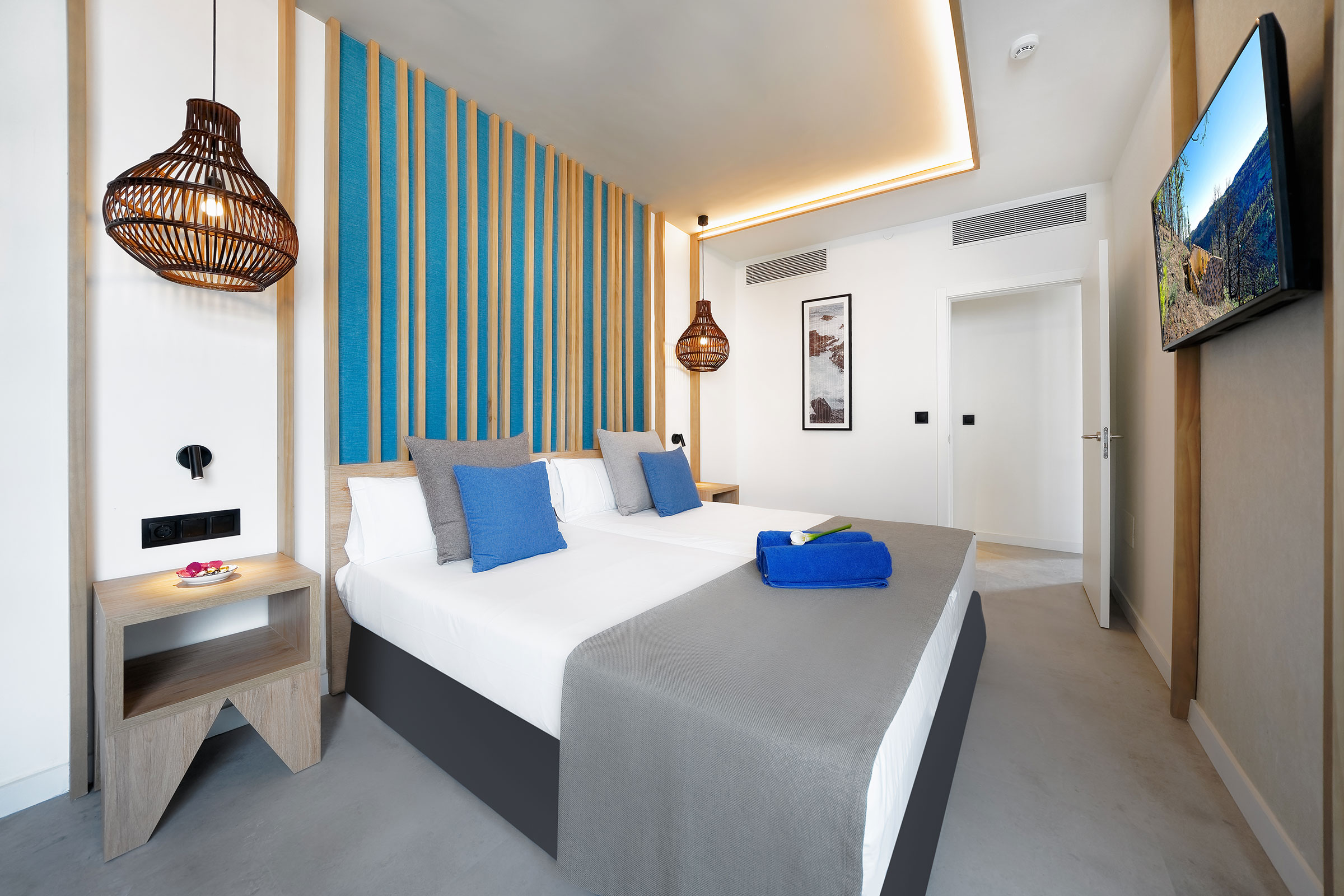SUITE (ADULTS ONLY AREA) (BALCONY OR TERRACE)