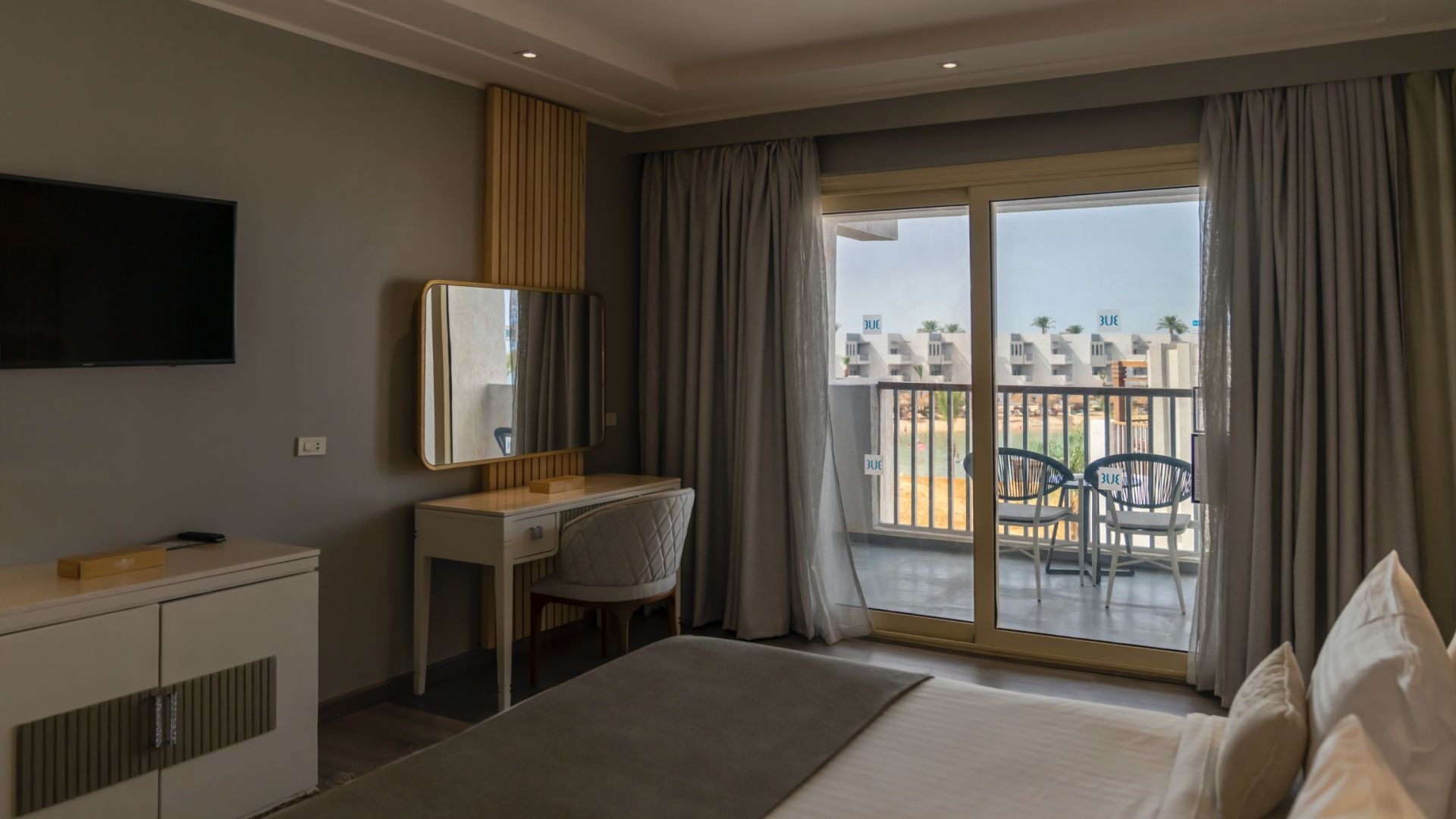 EXECUTIVE JACUZZI SUITE SEA VIEW