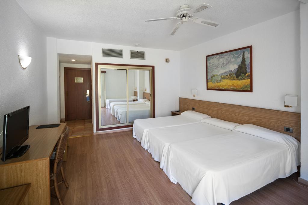 Triple room
