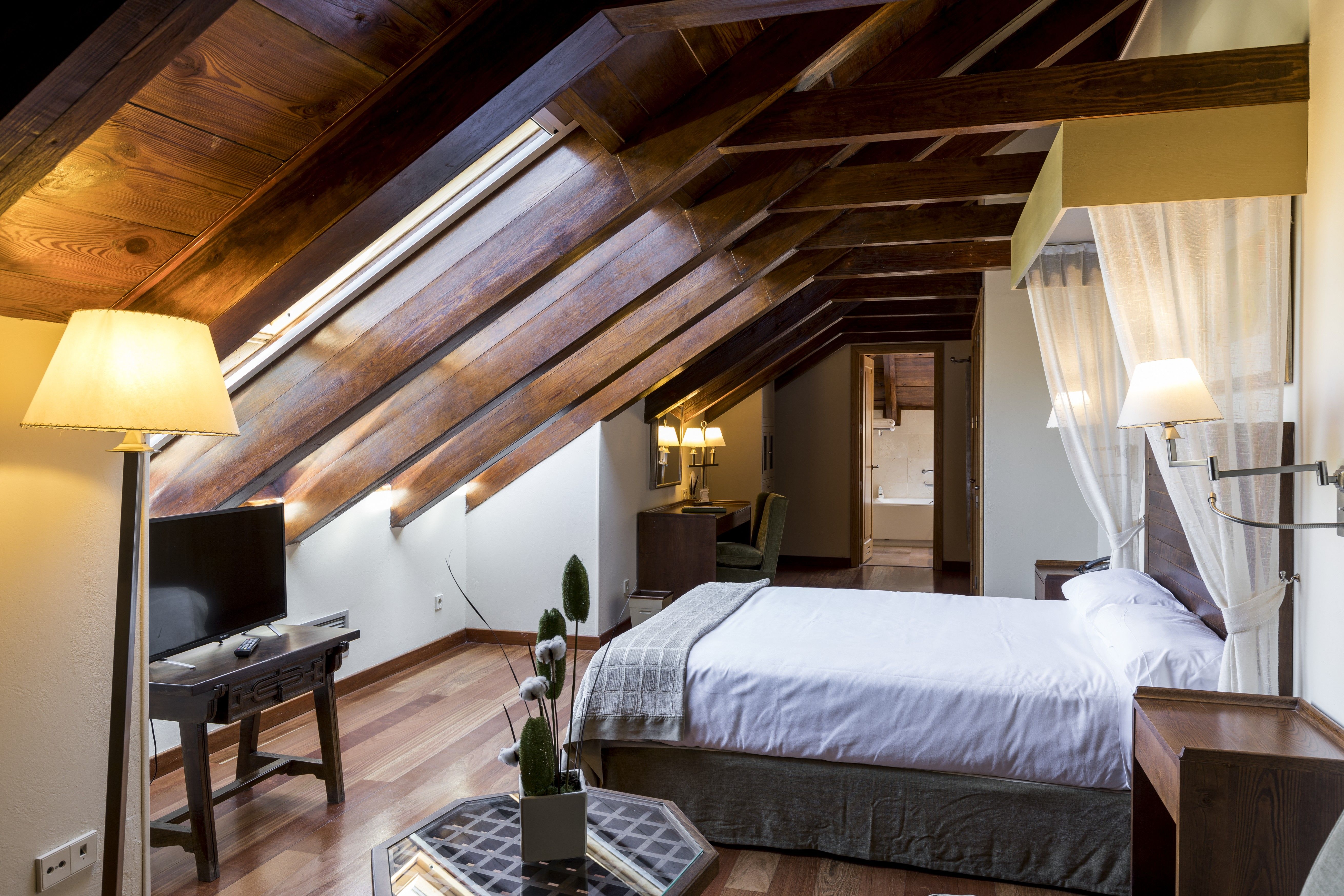 DOUBLE STANDARD ROOM