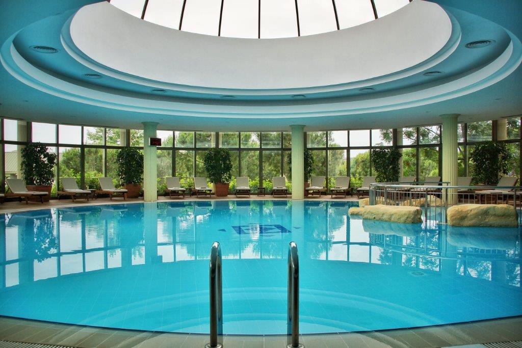 Piscină interioară