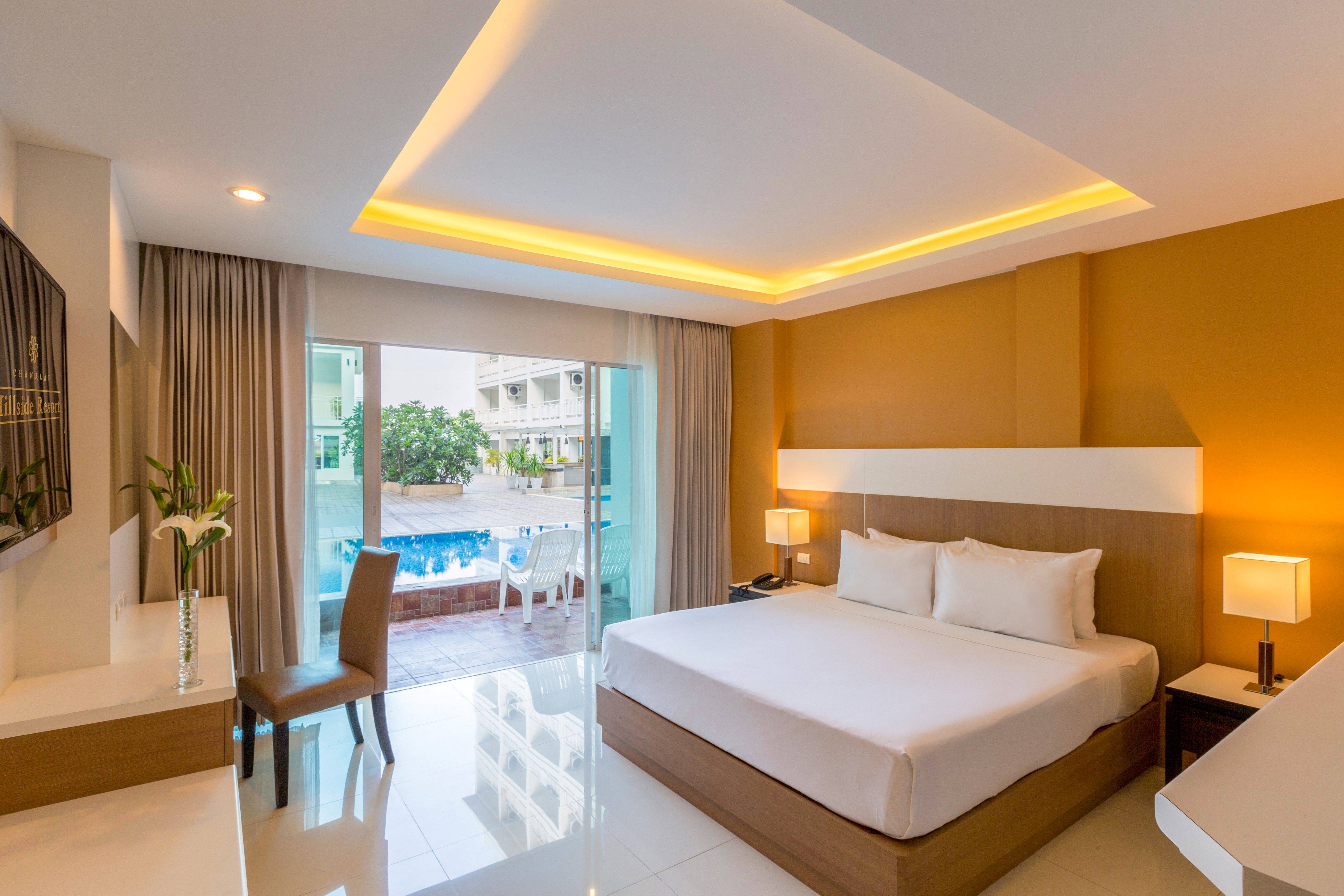 DELUXE POOL ACCESS ROOM