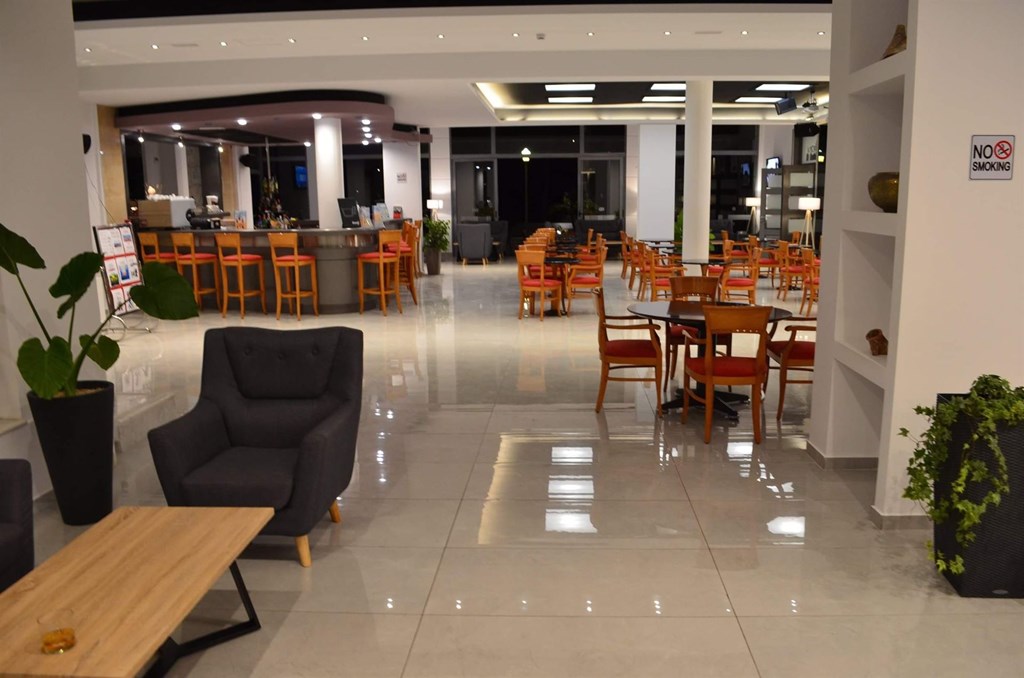 MAIN BAR