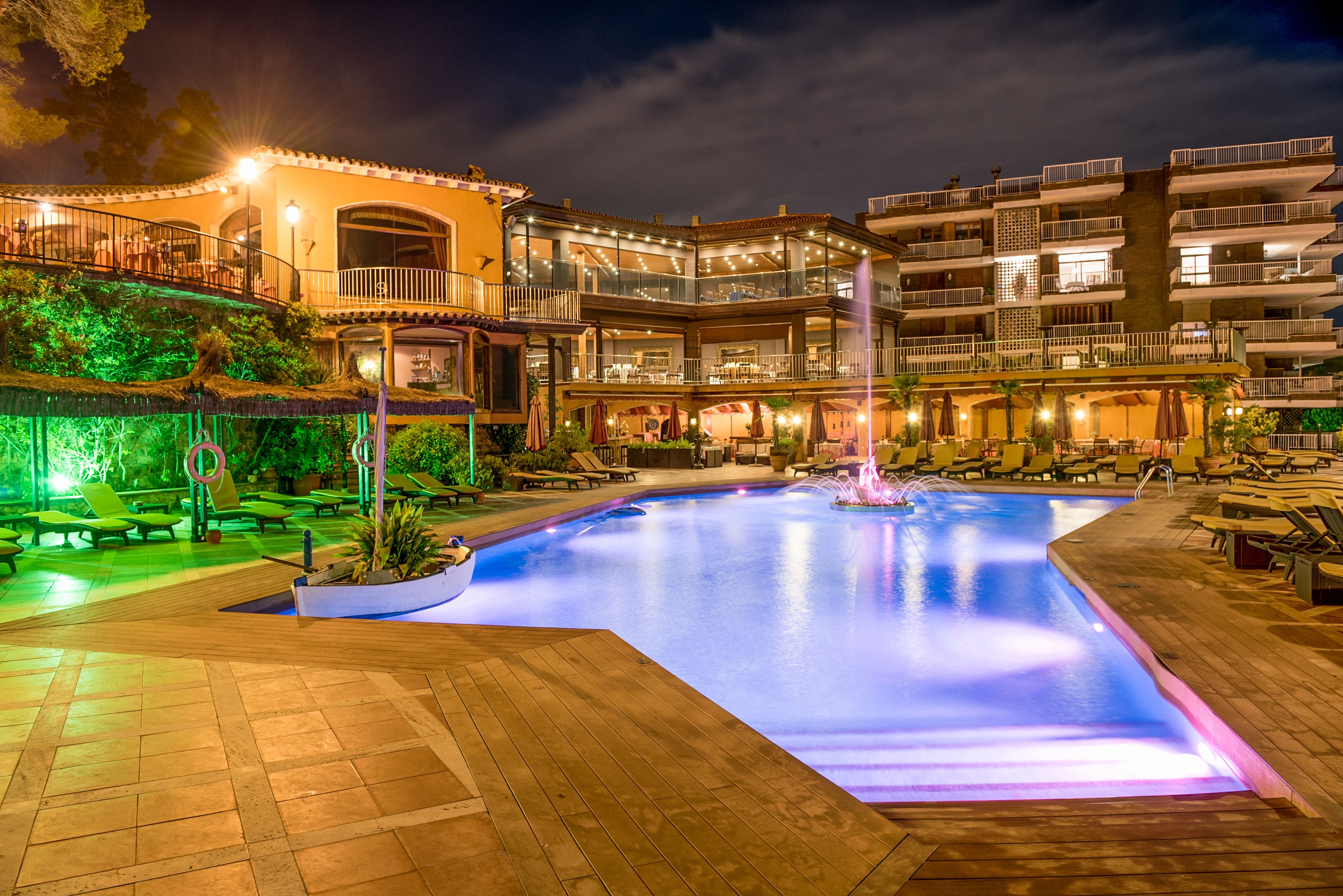 Pool Bar