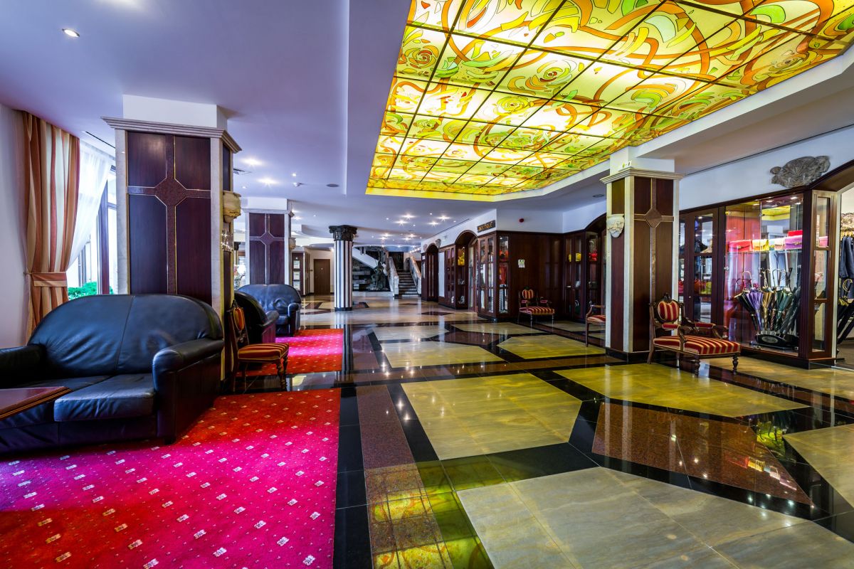 LOBBY BAR