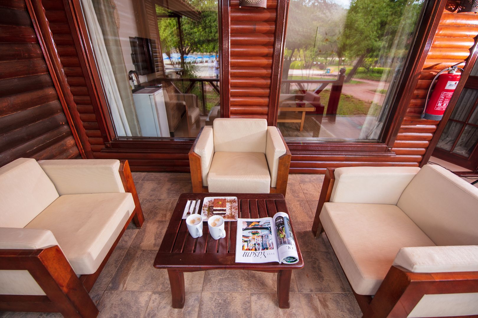 DELUXE SUIT BUNGALOW