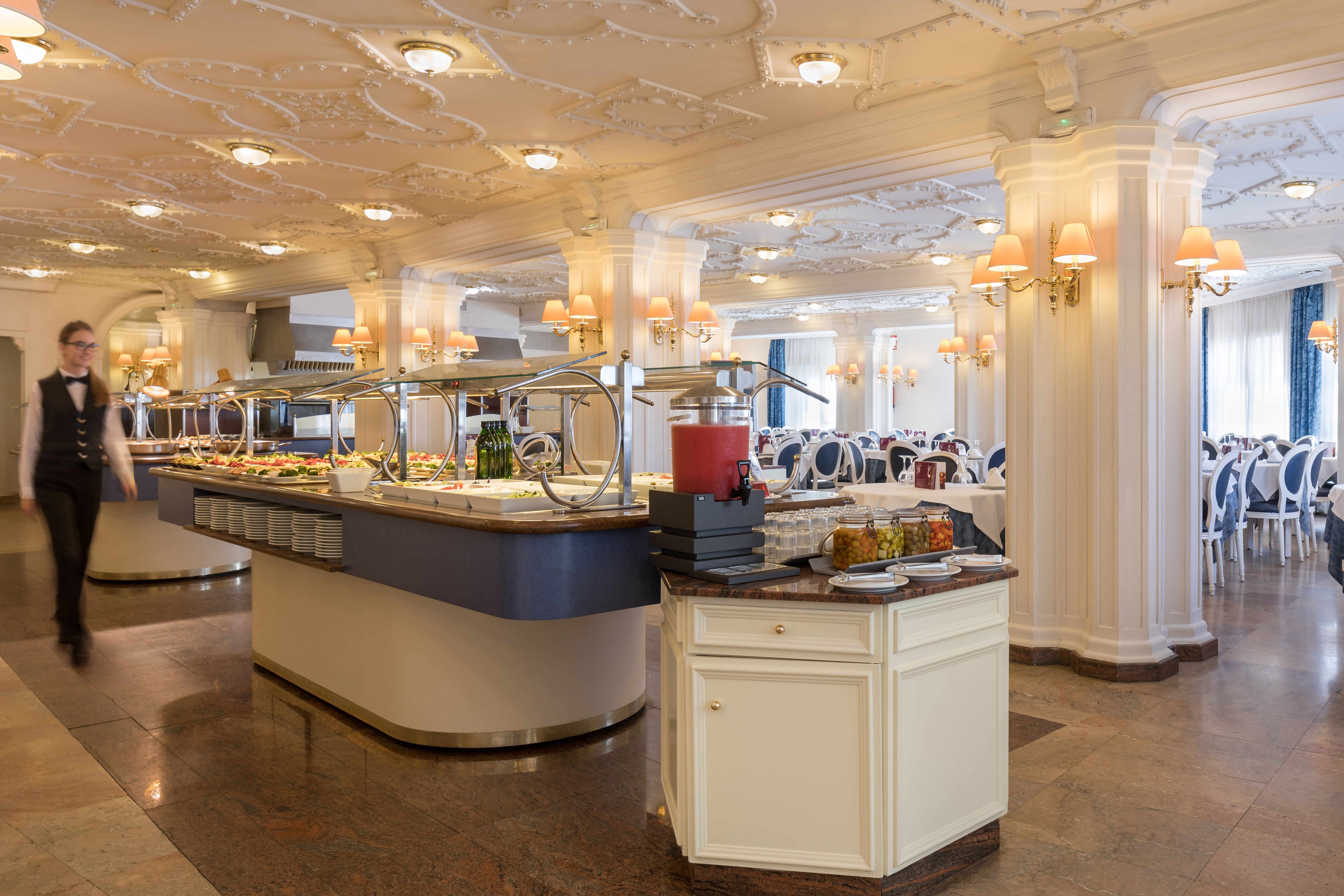 MAIN RESTAURANT 