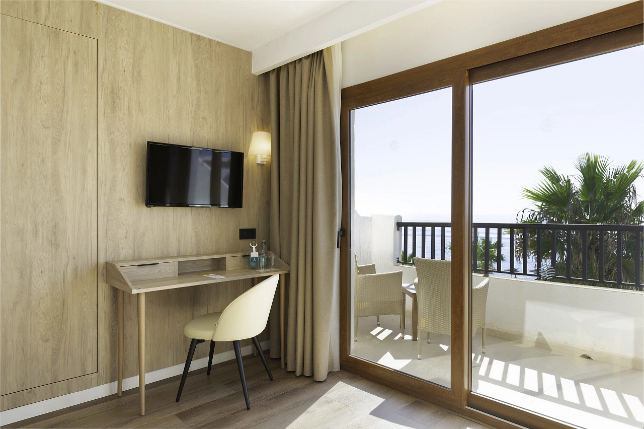 SUITE 1 BEDROOM SEAVIEW