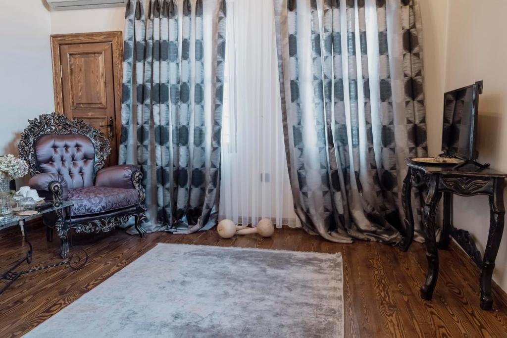 QUEEN DELUXE ROOM 