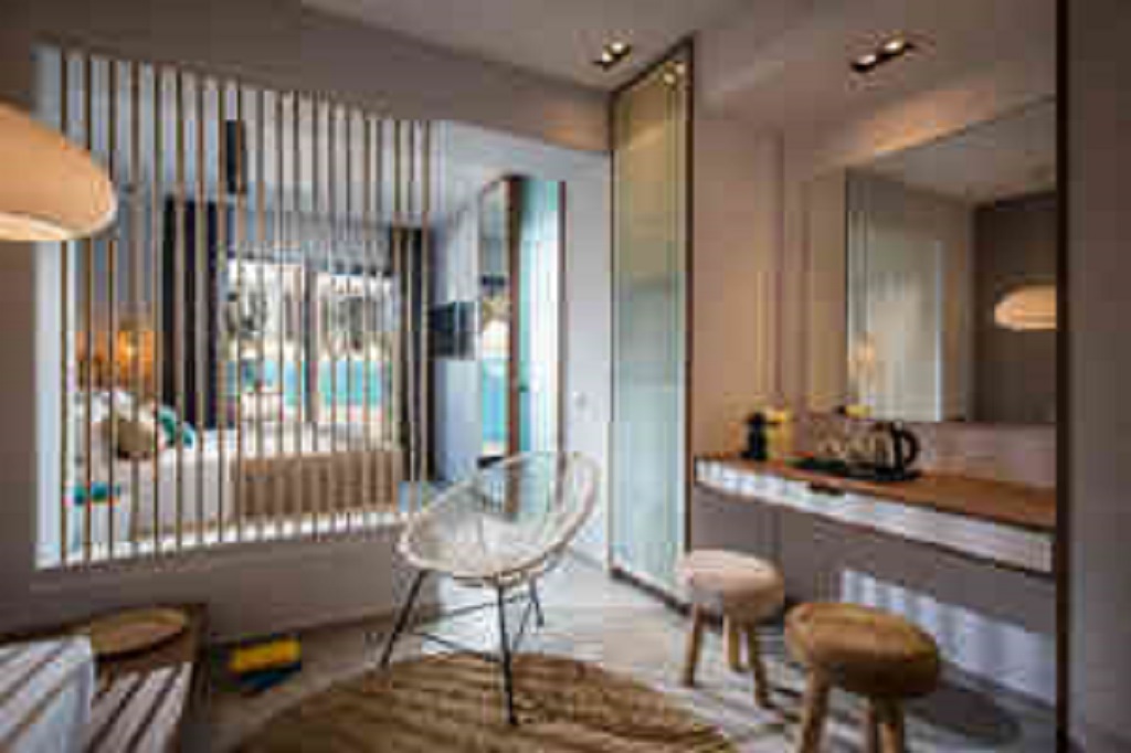 SUITE JUNIOR SWIM UP
