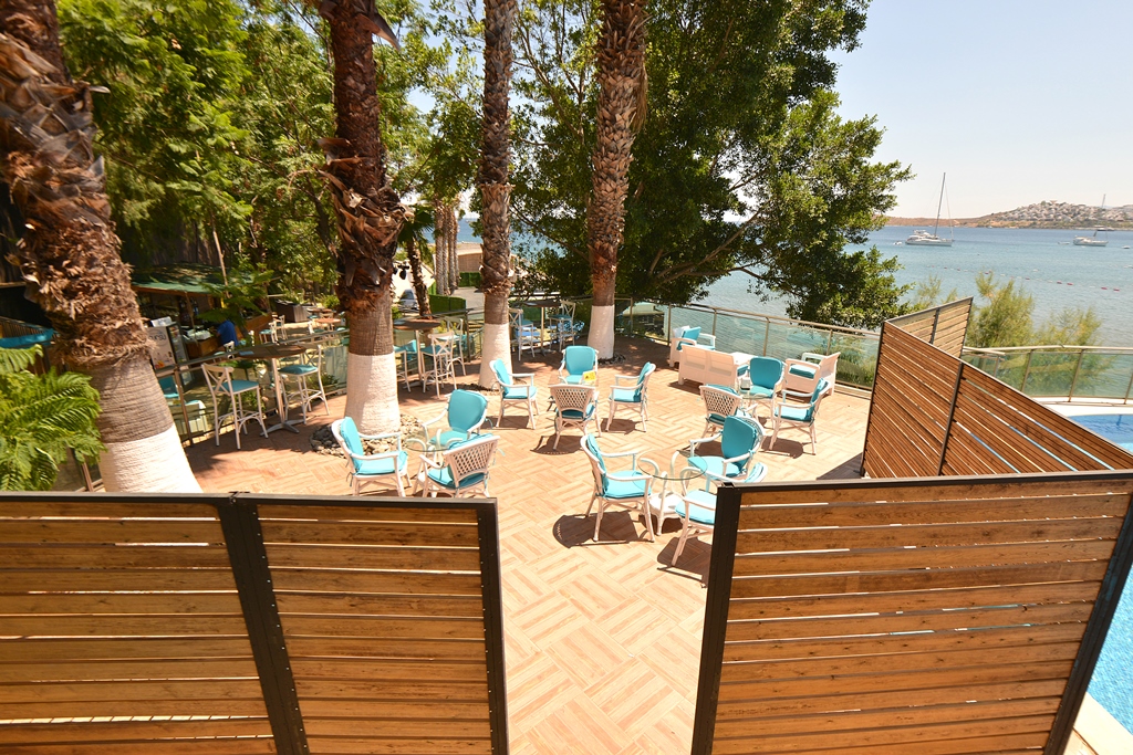 POOL BAR
