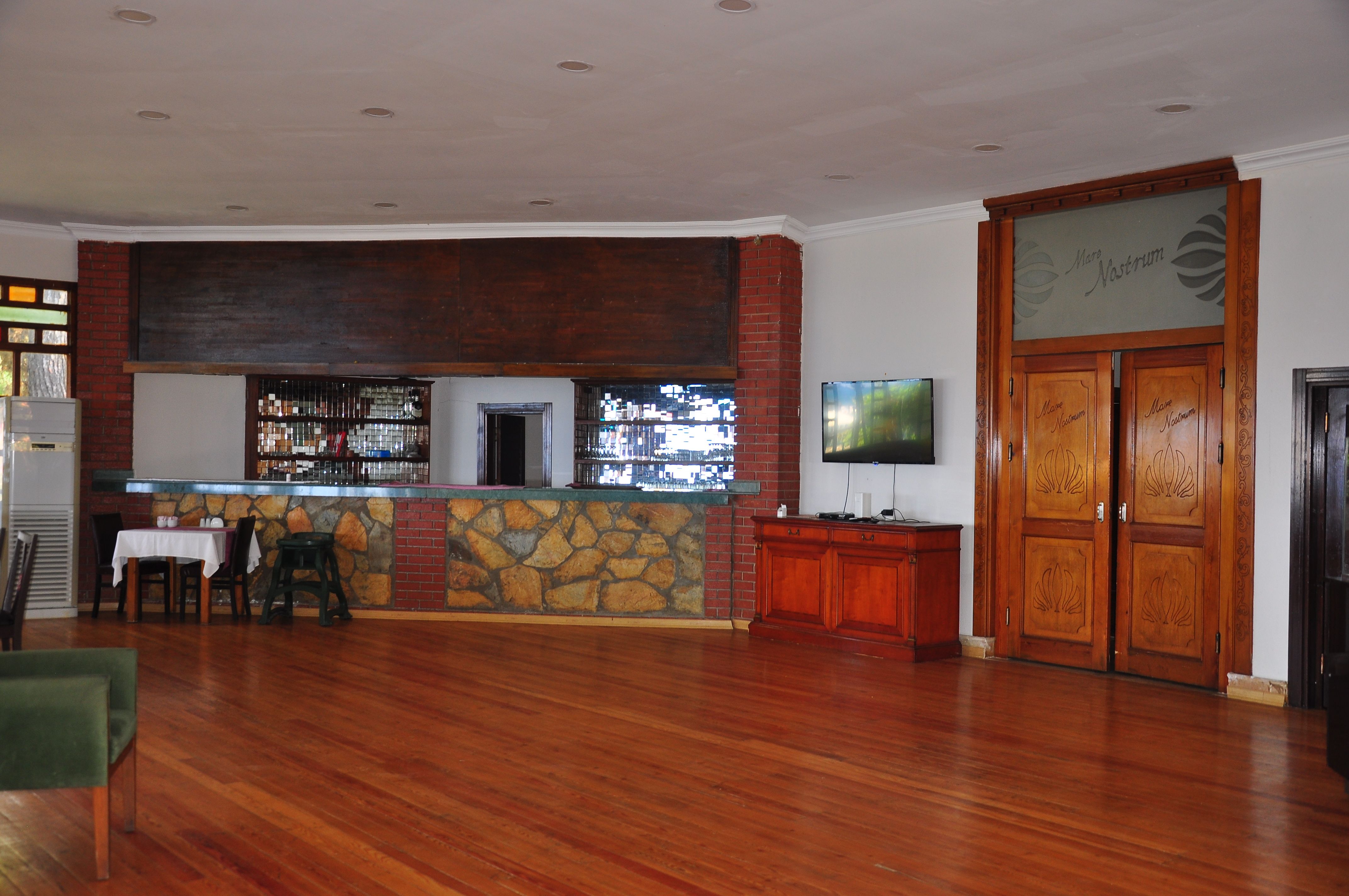 MAIN RESTAURANT
