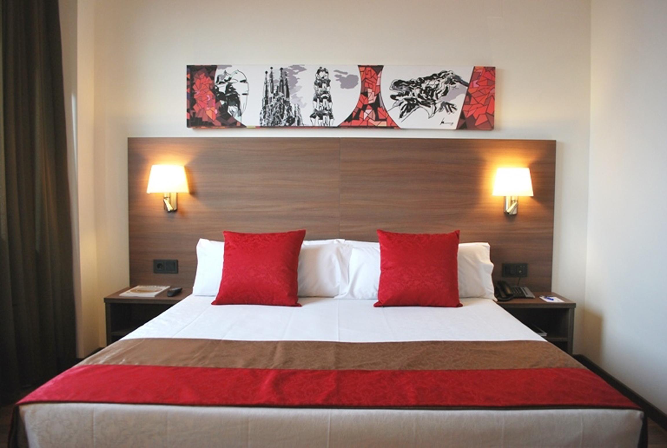 SINGLE ROOM