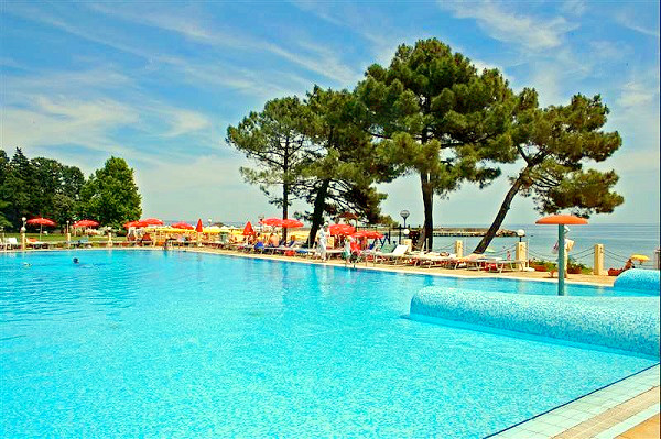 Riviera Beach, Hotel Lotos, exterior, piscina.jpg