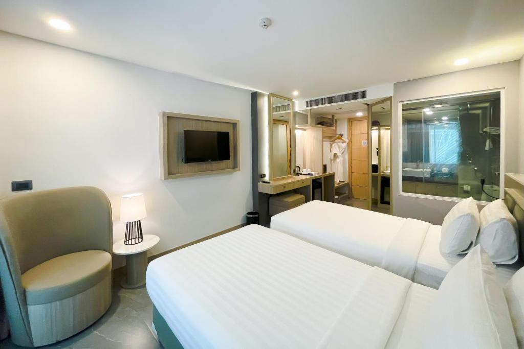 Deluxe Twin Balcony Room