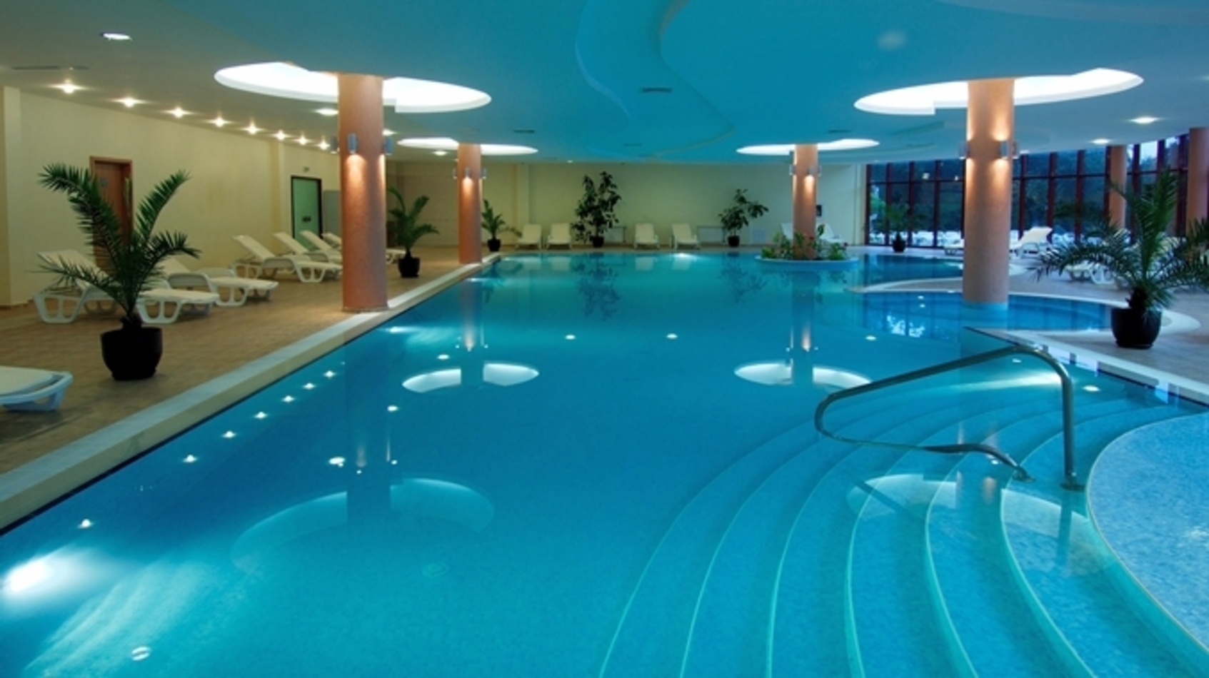 Piscină interioară