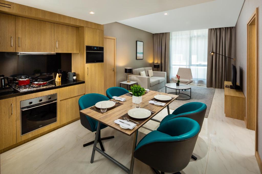 Executive Suite with Kitchen