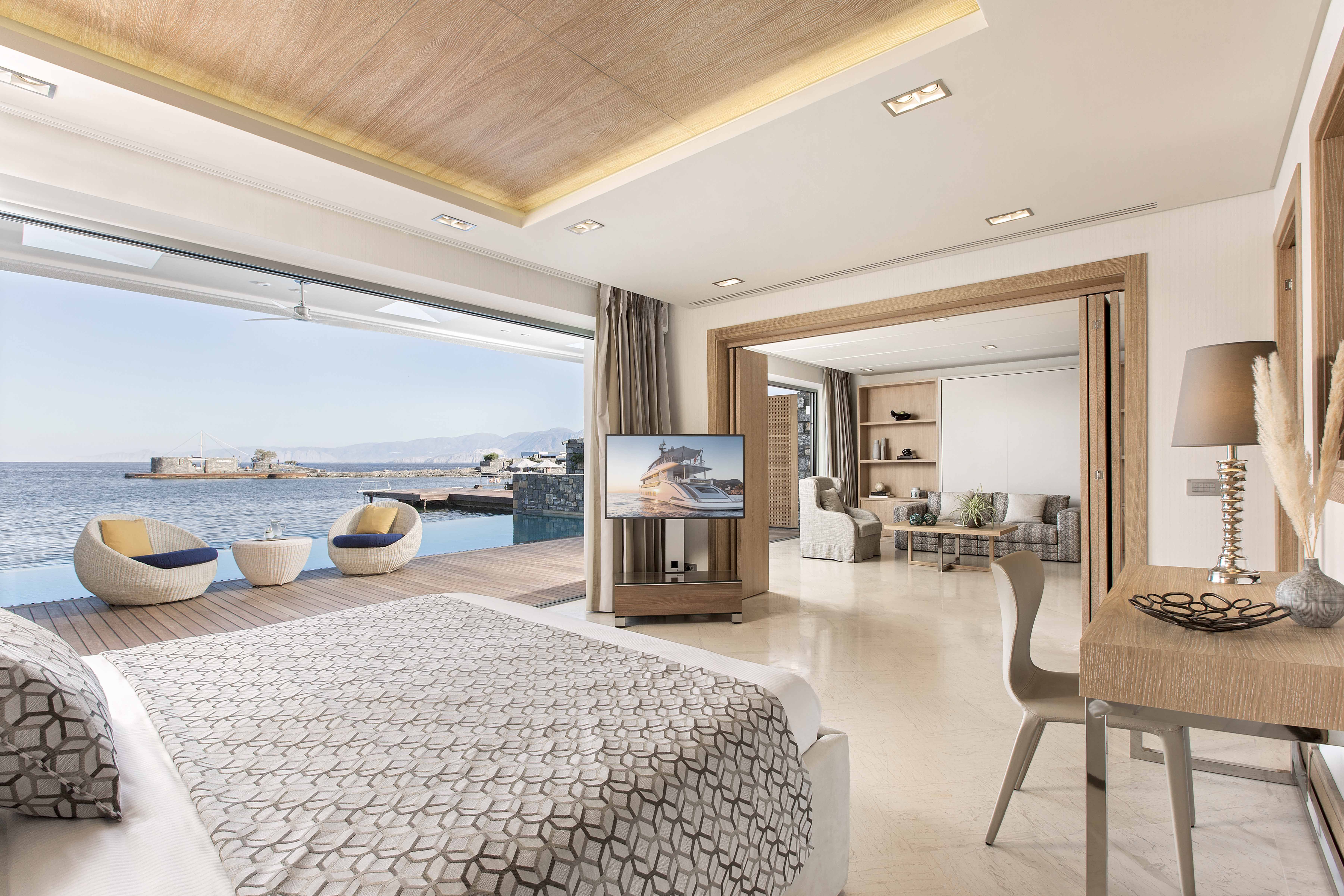 PRESIDENTIAL BUNGALOW SUITE WITH PRIVATE  HEATED* POOL