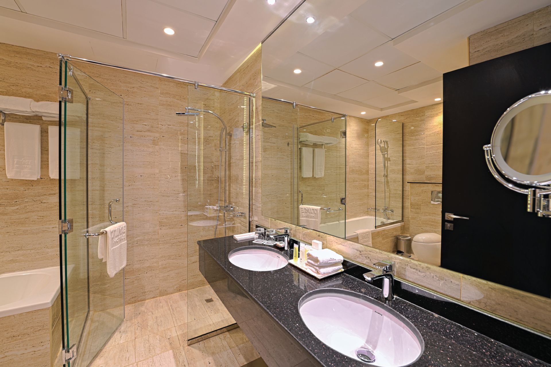 Deluxe Room (King/Twin)