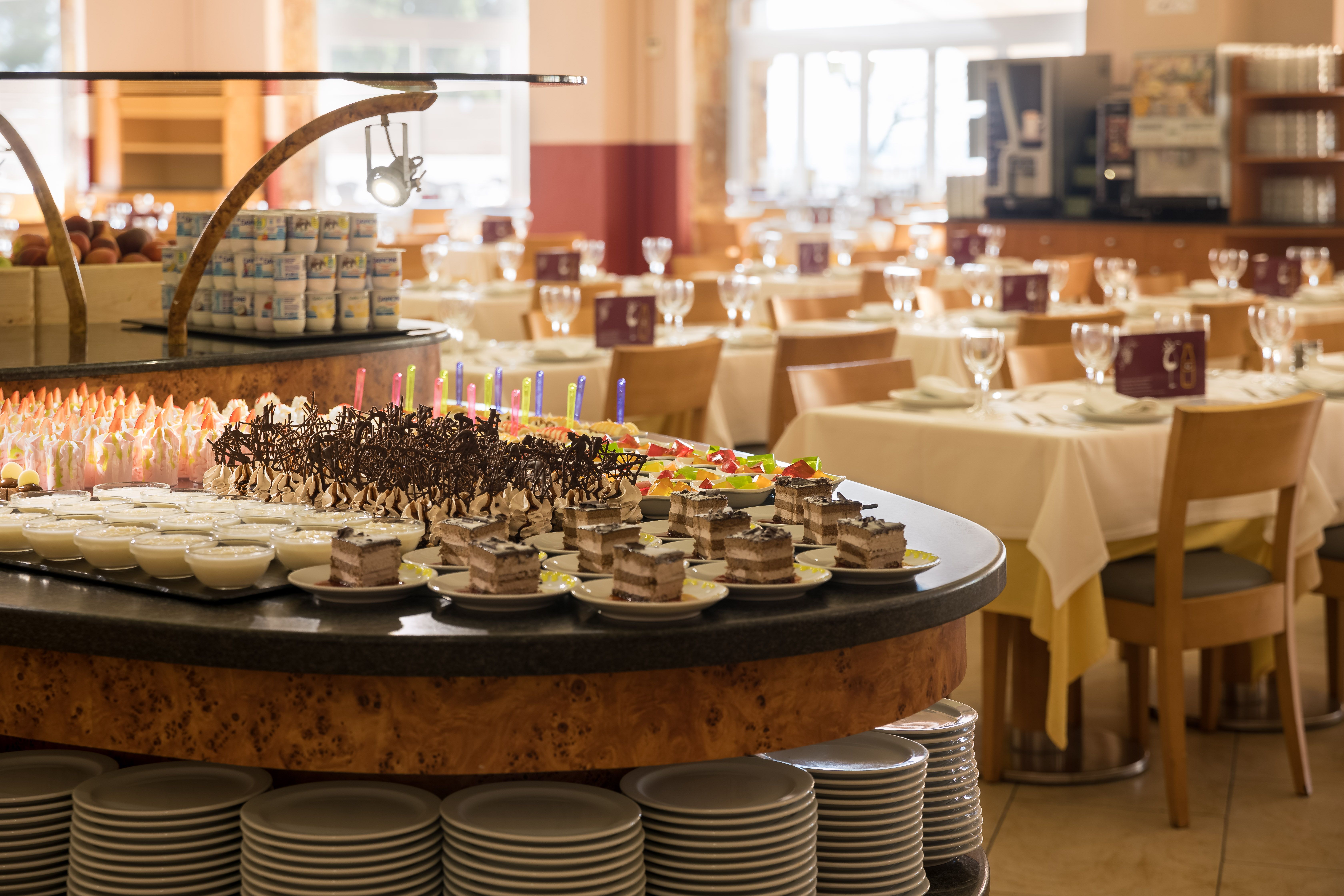 MAIN RESTAURANT