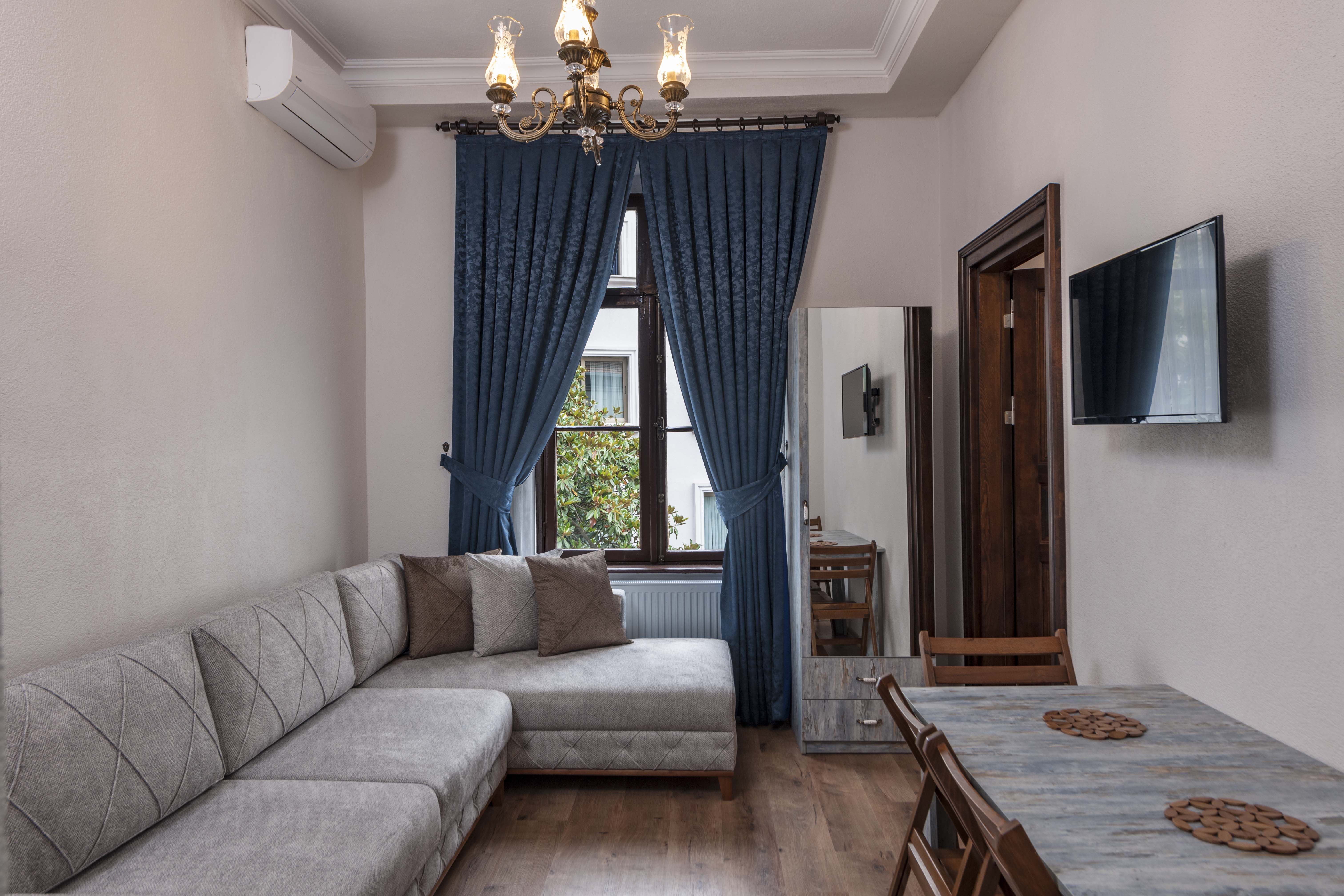 FAMILY ROOM CONNECTING ROOM