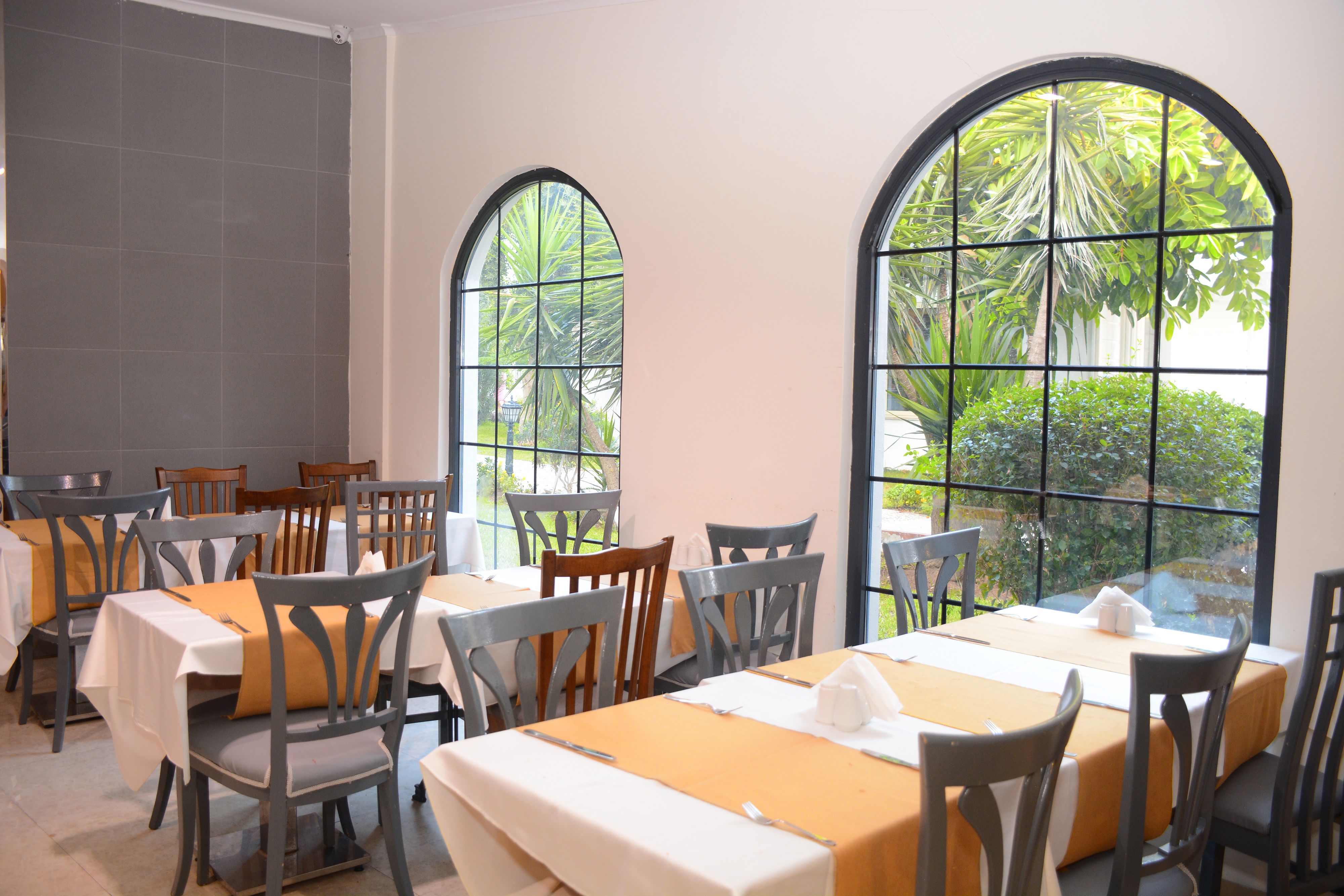 MAIN RESTAURANT