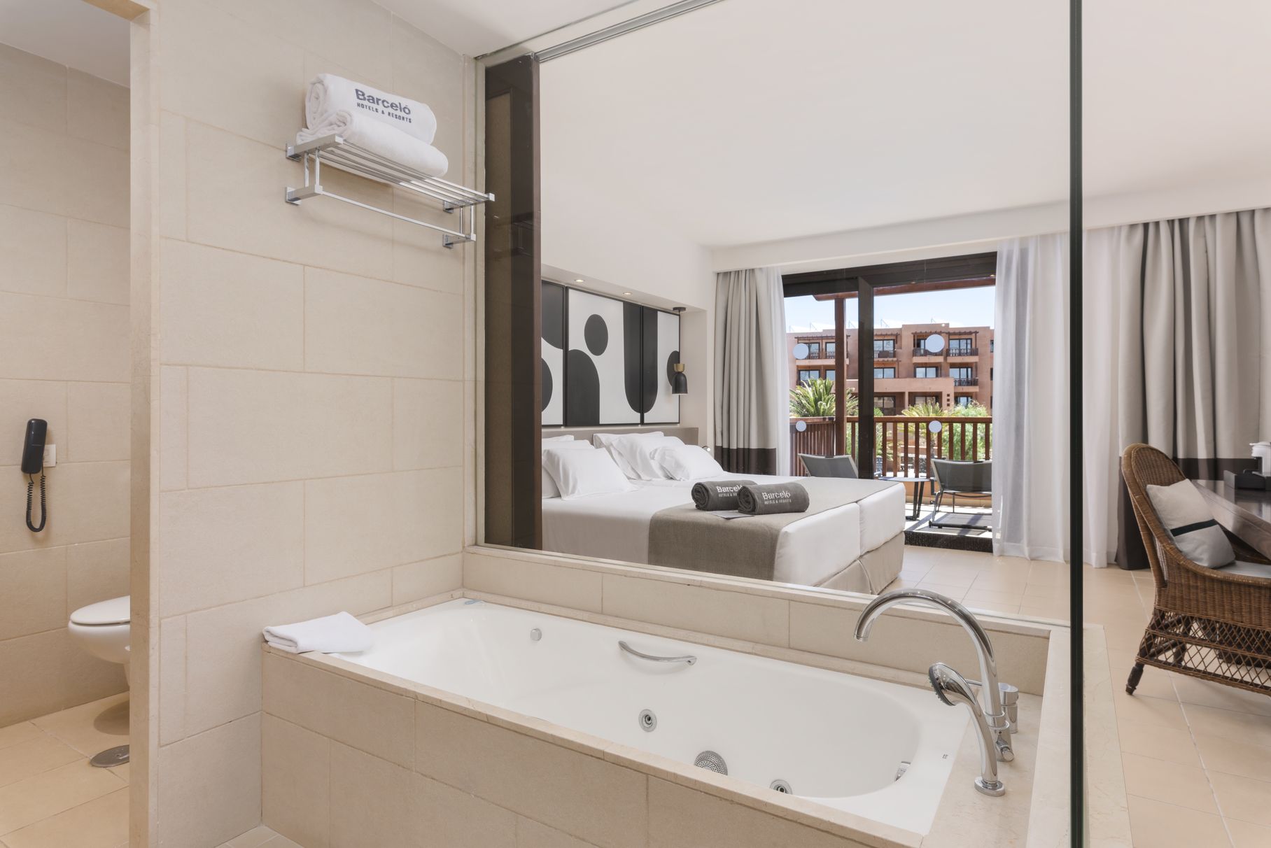 FAMILY JUNIOR SUITE (2 BEDROOMS, 2 BATHROOMS), TERRACE