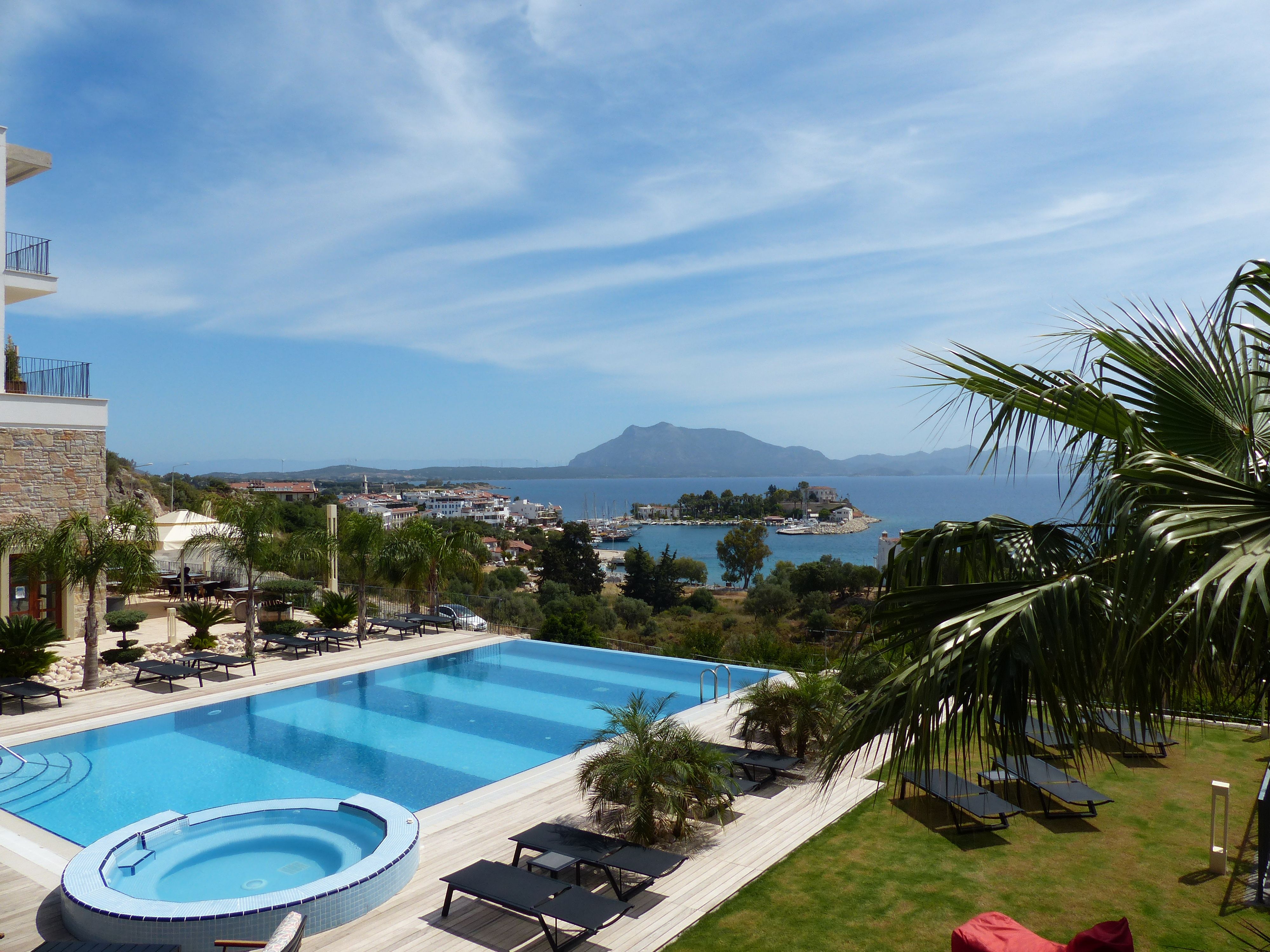 Piscina exterioara/interioara