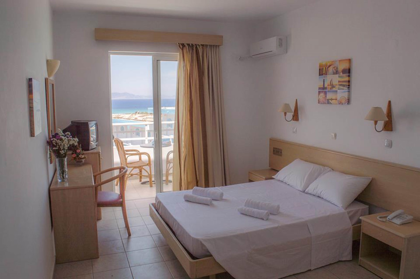 DOUBLE ROOM