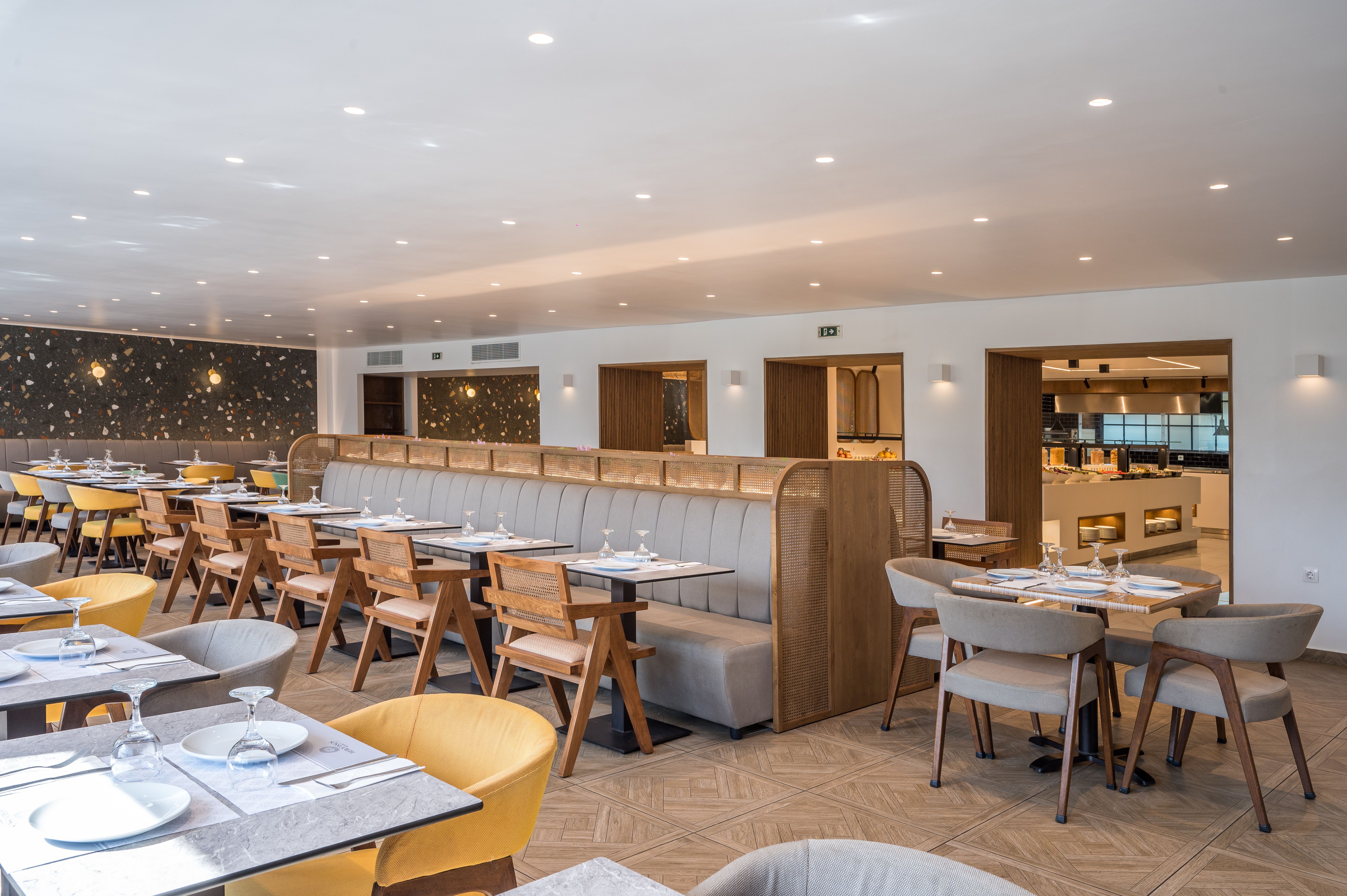 MAIN RESTAURANT