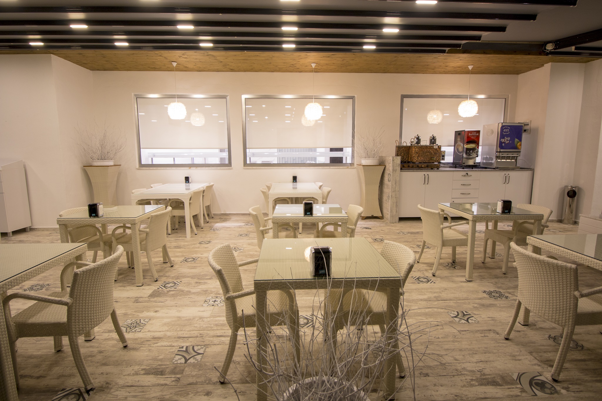 MAIN RESTAURANT