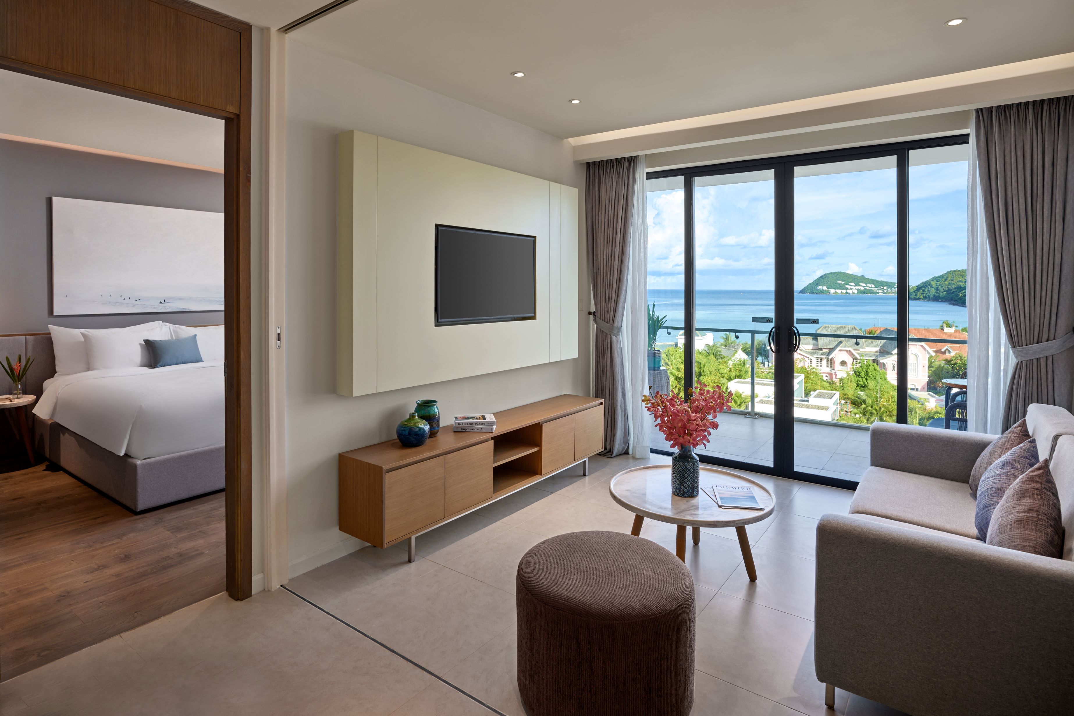 SUPERIOR SUITE 1 KING BED BALCONY