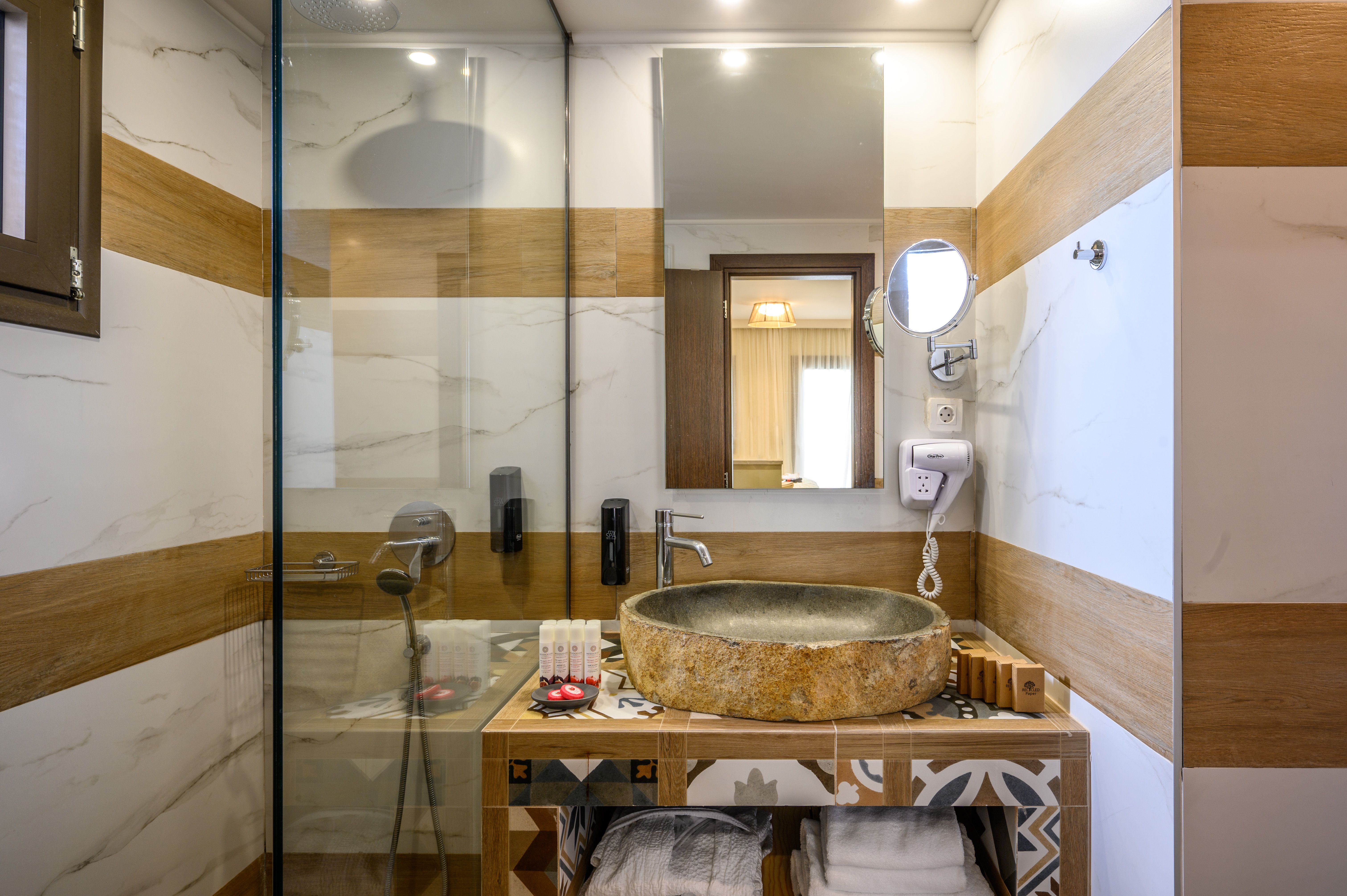 Deluxe Room Single Use Land View