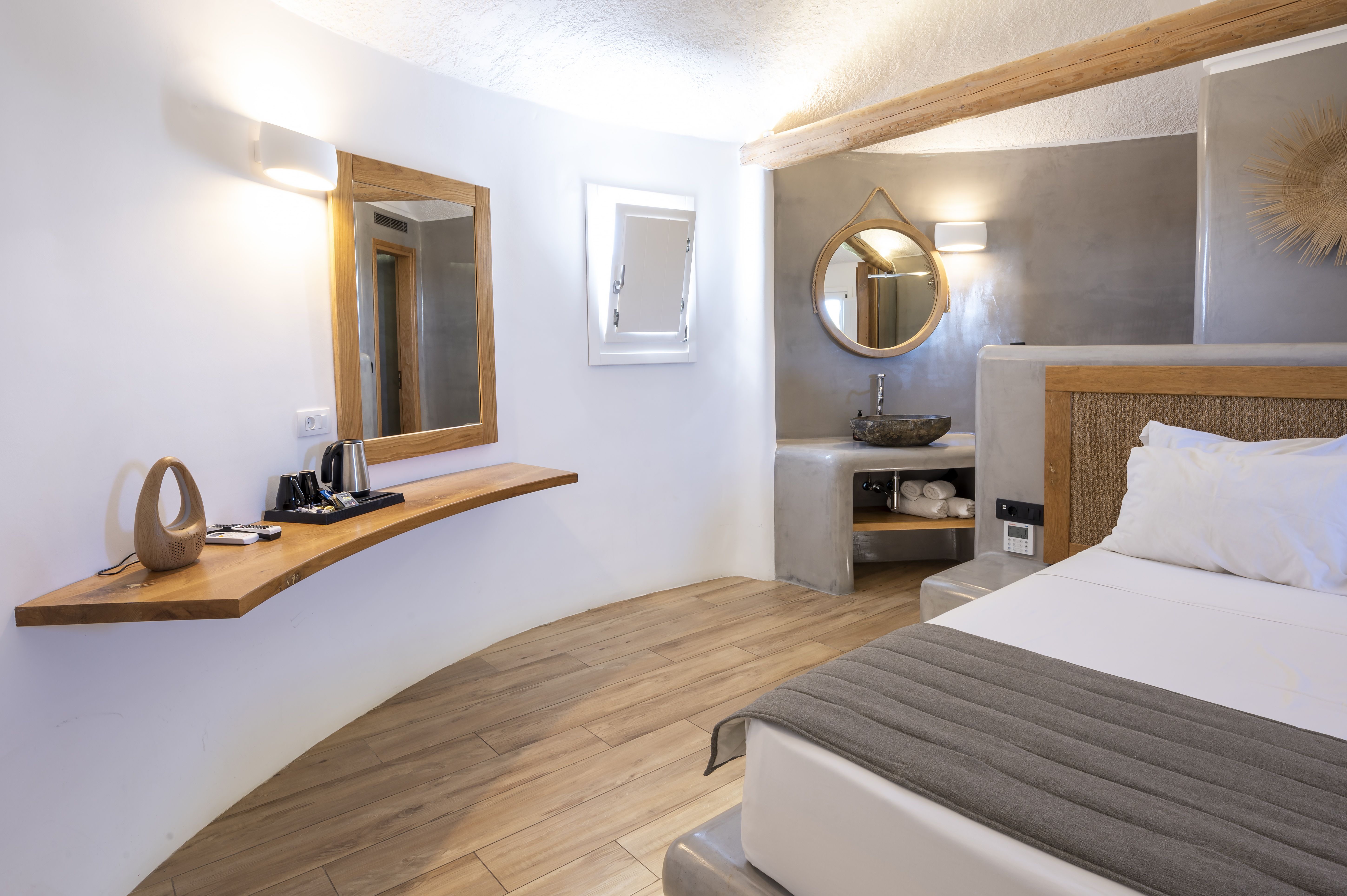 Honeymoon Windmill Suite with Shared Pool