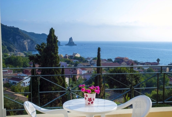 Corfu, Hotel Alonakia, camera, balcon, vedere mare.jpg