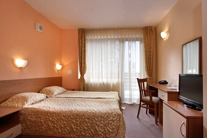 hotel-flora-staia.jpg