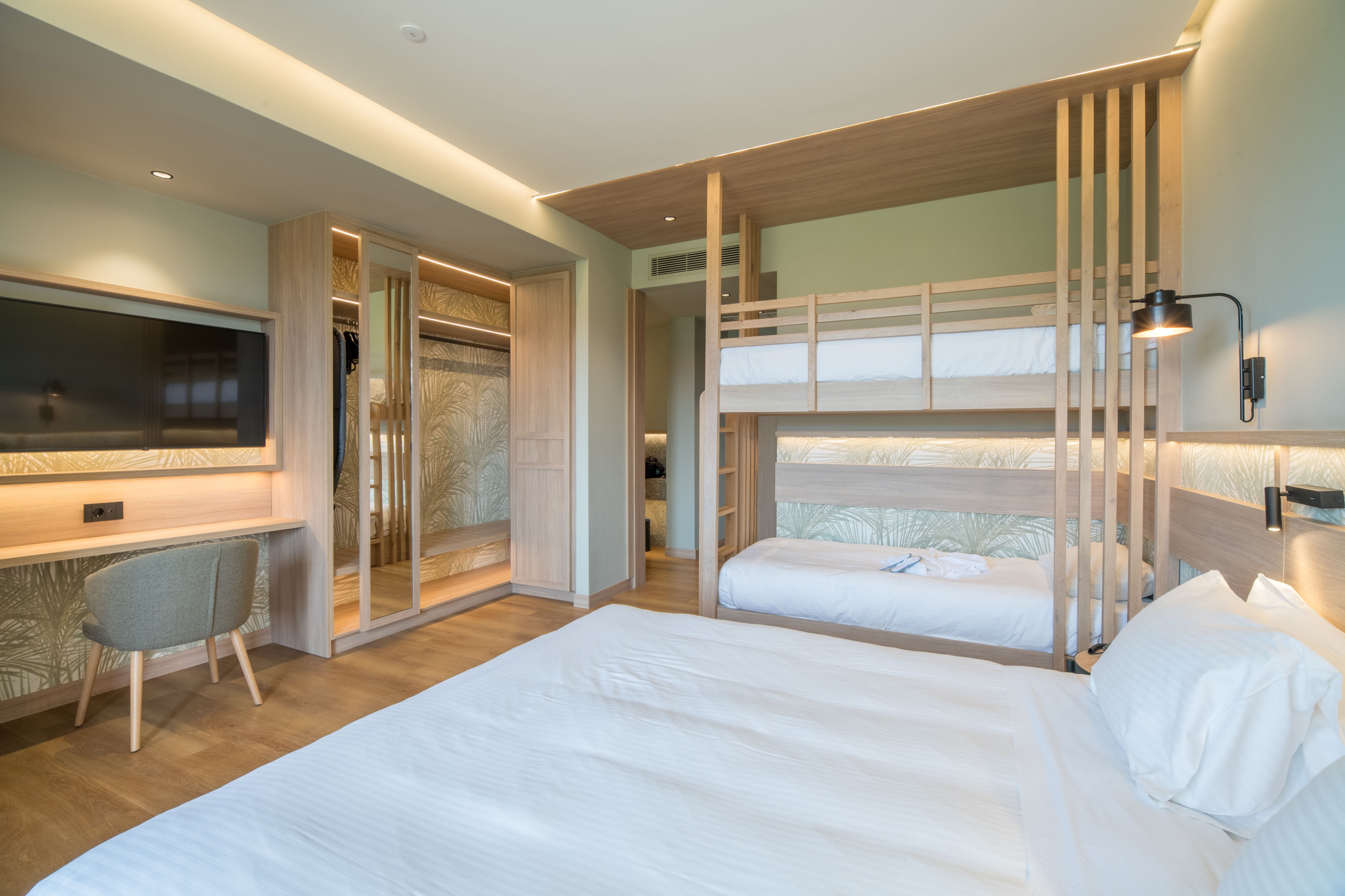 Classic Quadruple Room Garden View