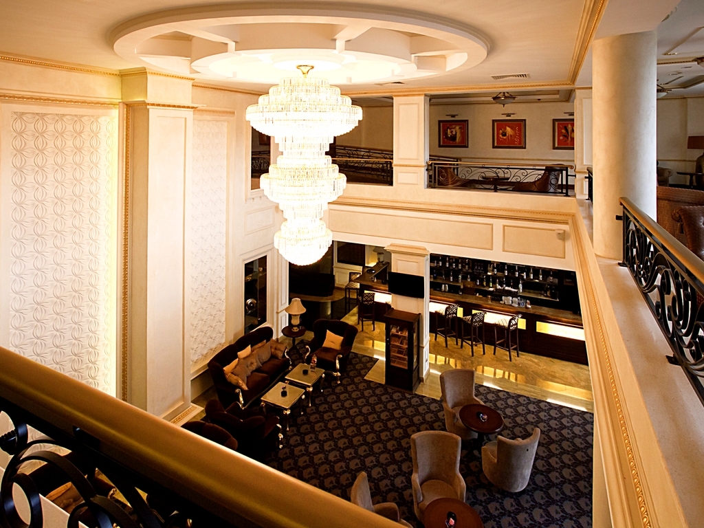 LOUNGE BAR
