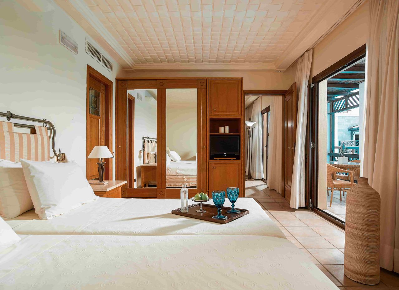 Suite Sea Front Sharing Pool