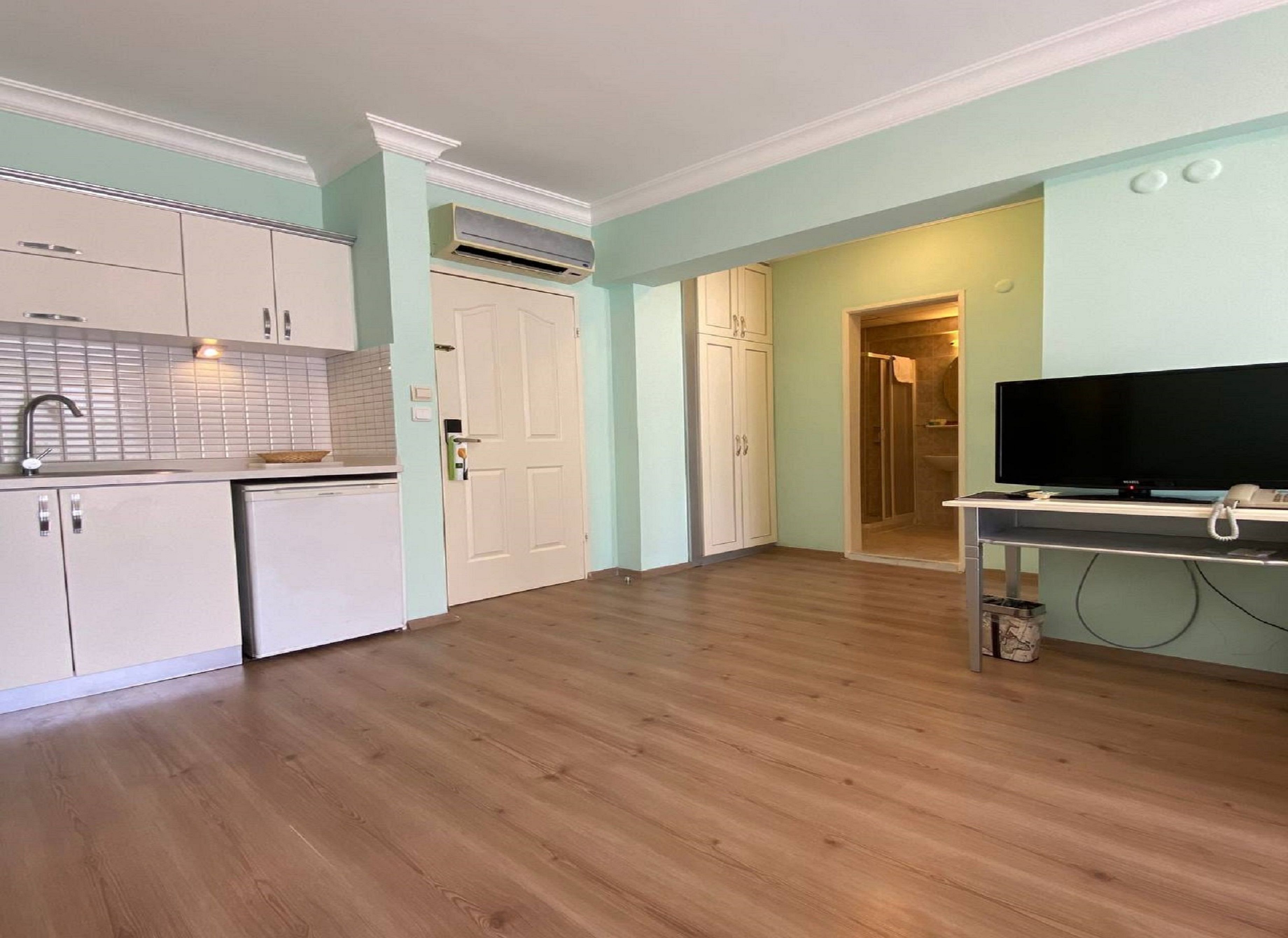 SUITE ROOM