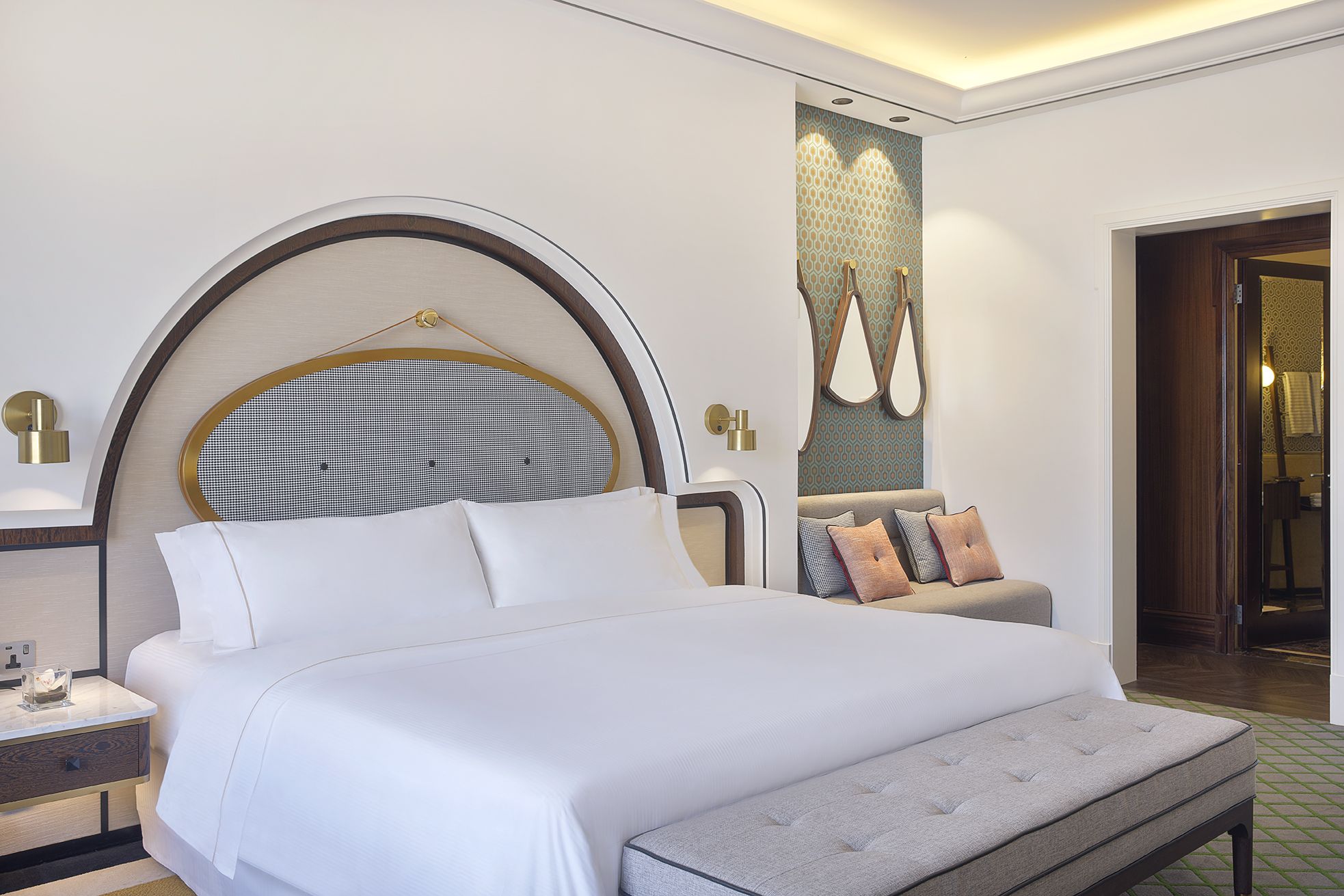 DELUXE ROOM SKYLINE